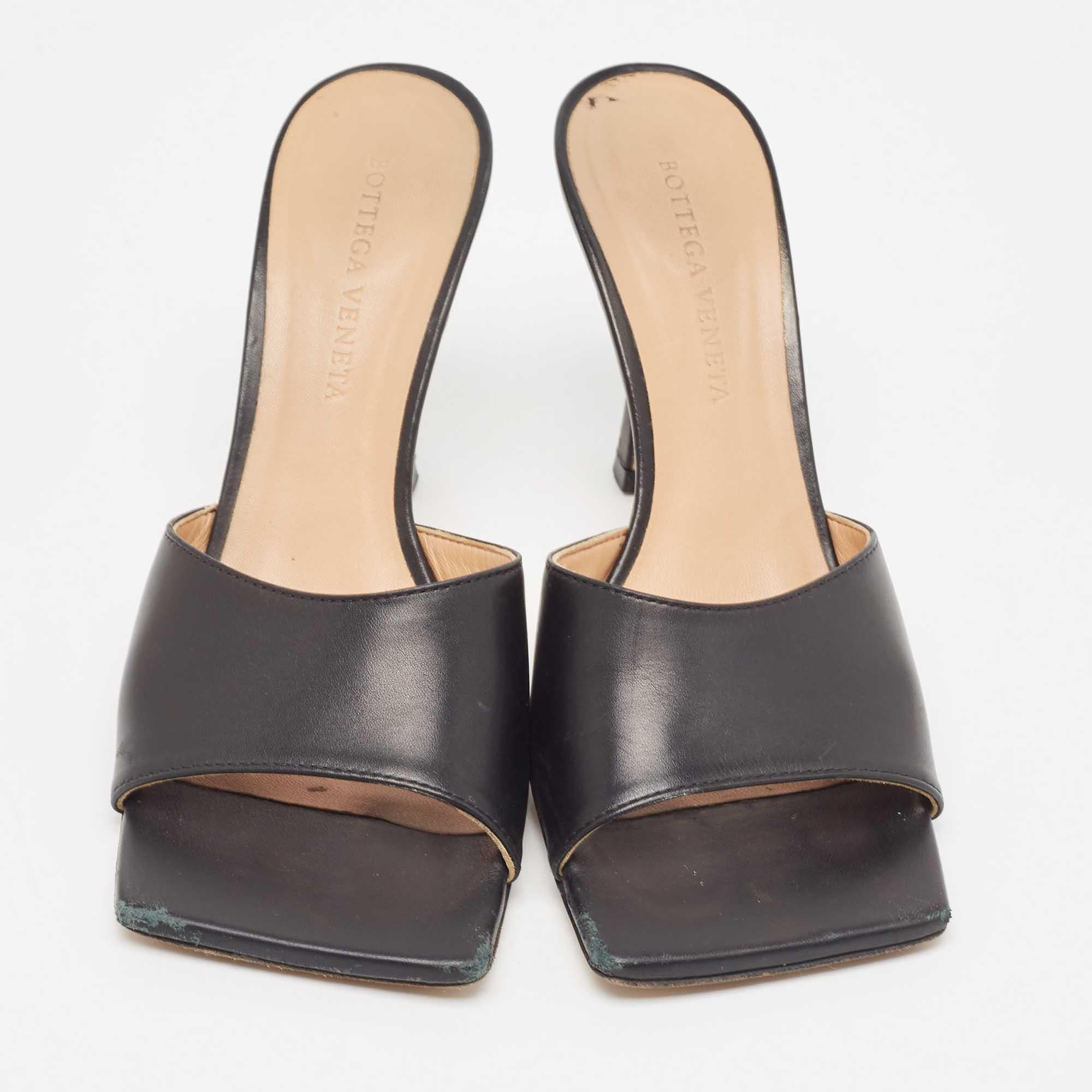 Lend an elegant finish to your look of the day with these Bottega Veneta black leather mules for women. They feature open toes and 9.5 m heels.

