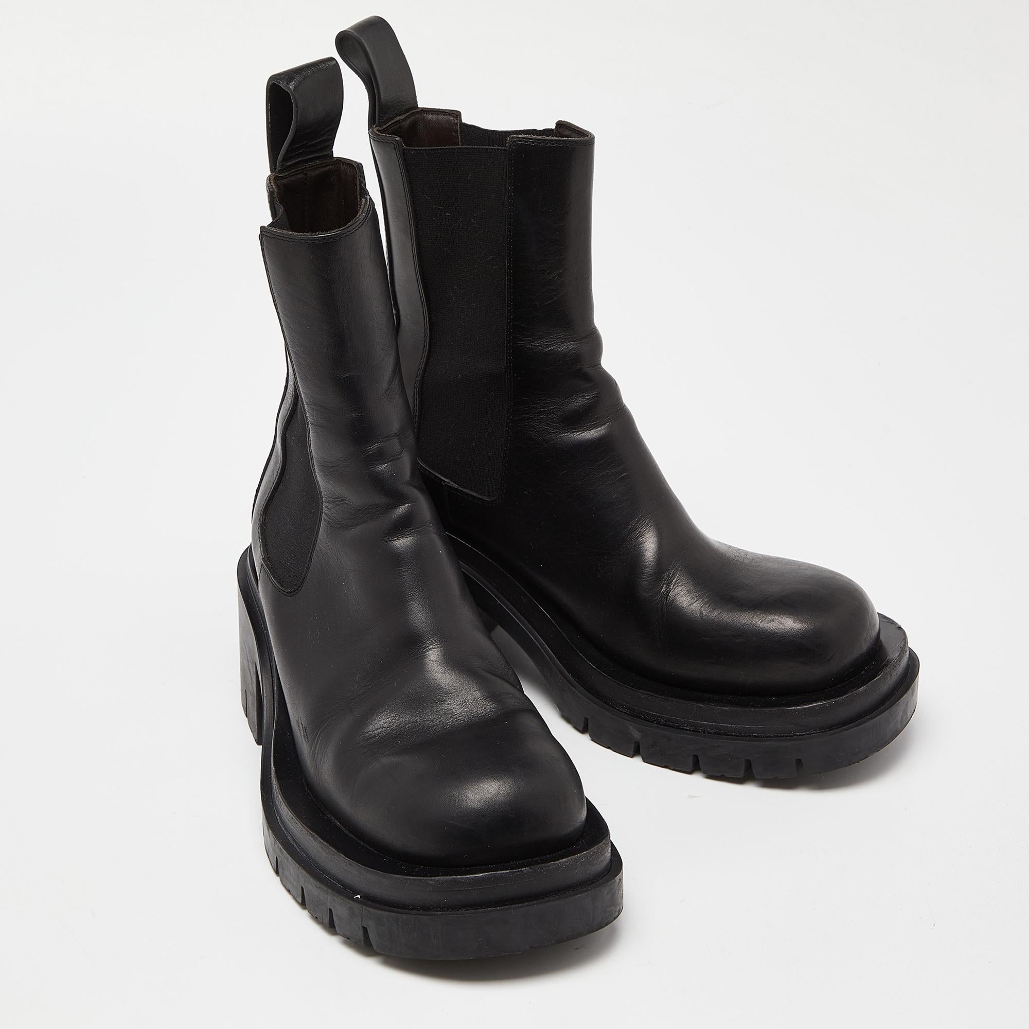 Bottega Veneta Black Leather Platform Chelsea Boots Size In Good Condition In Dubai, Al Qouz 2