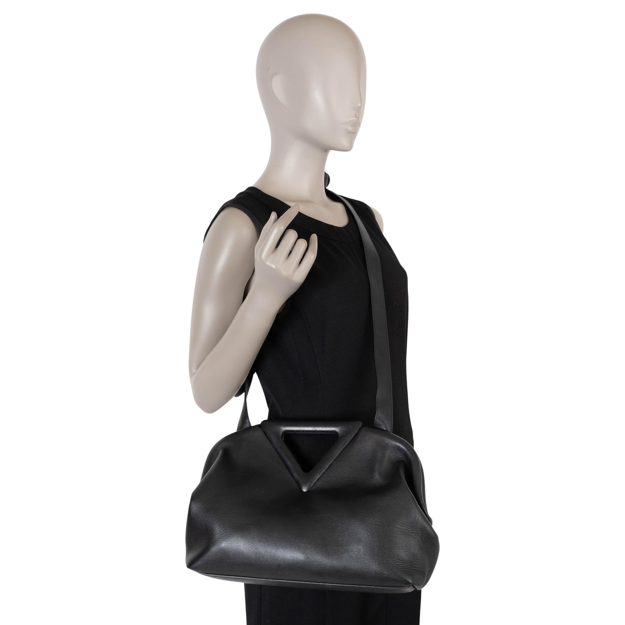 Bolso BOTTEGA VENETA de cuero negro POINT MEDIUM TOP HANDLE en venta 3