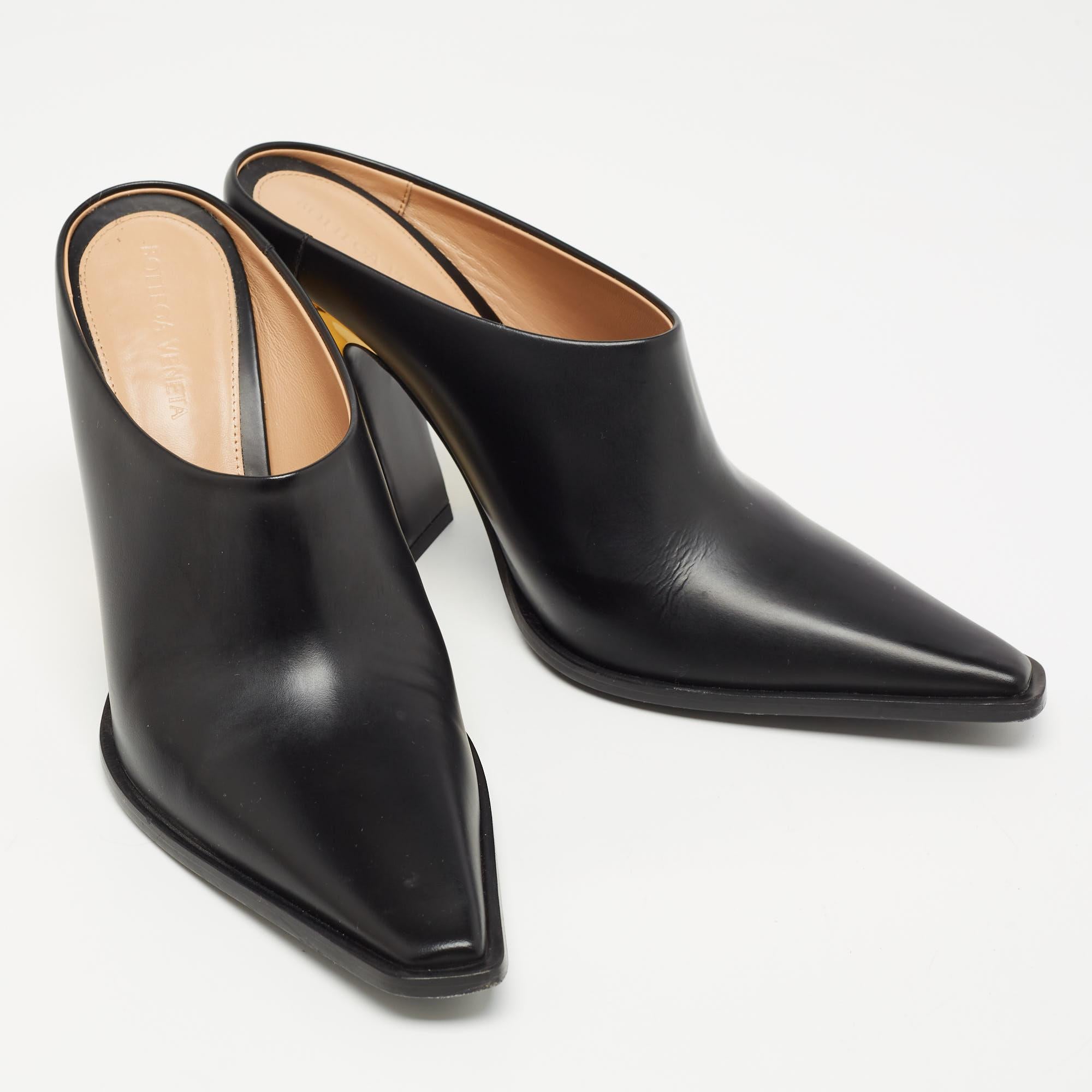 Women's Bottega Veneta Black Leather Pointed Toe Mules Size 39