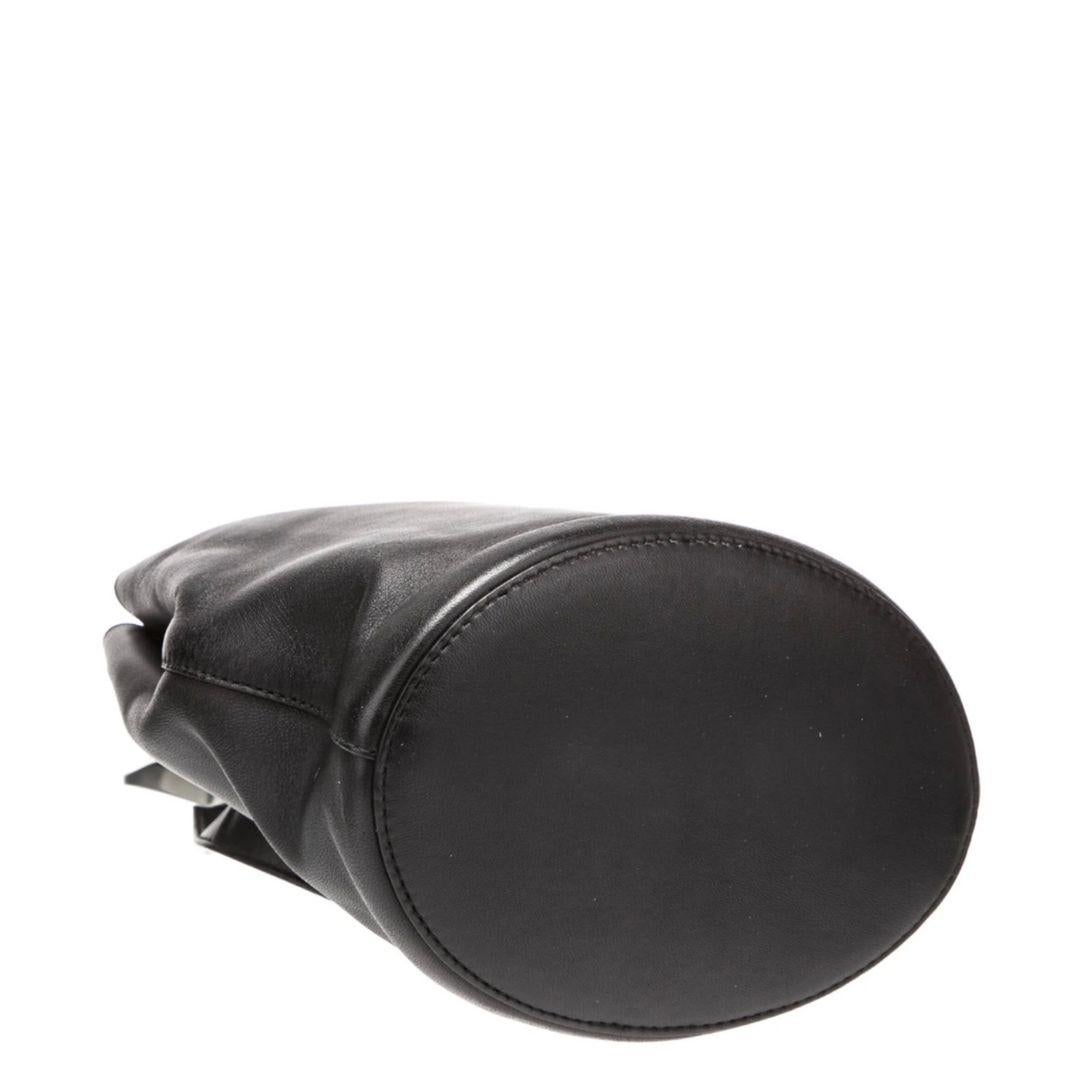 Women's or Men's Bottega Veneta Black Leather Ring Bucket Bag For Sale