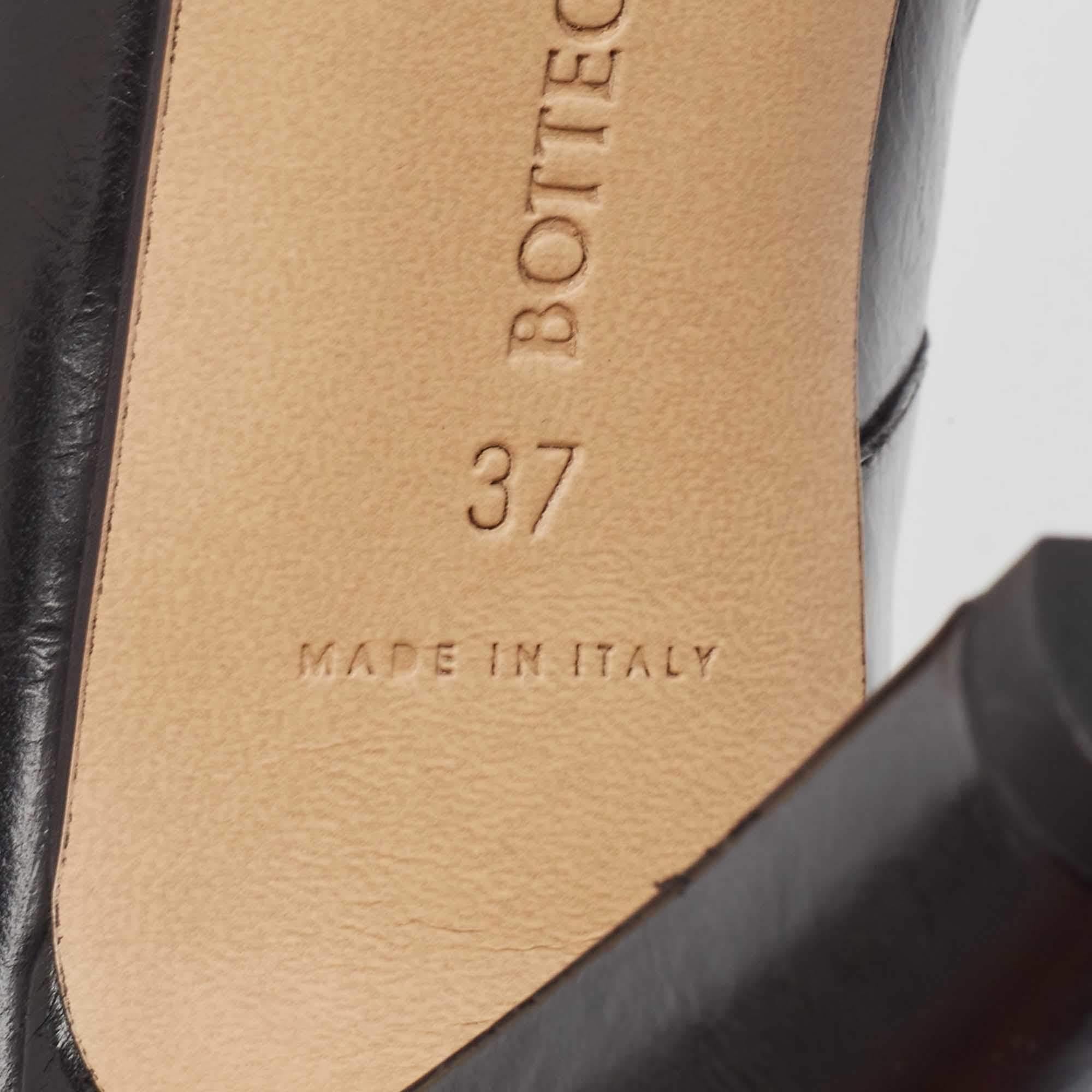 Bottega Veneta Black Leather Square Toe Pumps Size 37 For Sale 2