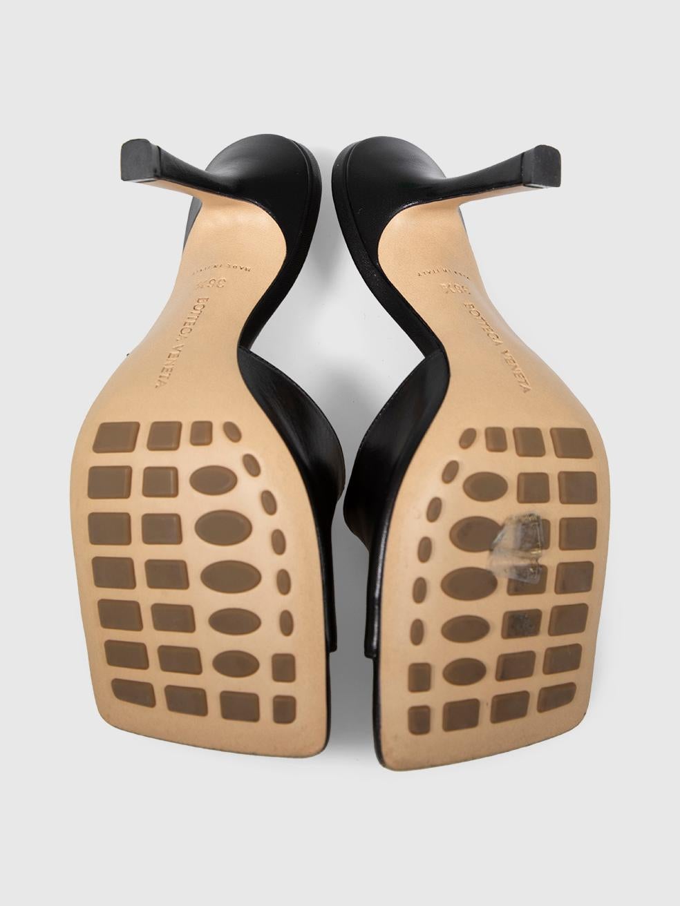 Donna Bottega Veneta Mules in pelle nera elasticizzata Taglia IT 36,5 in vendita