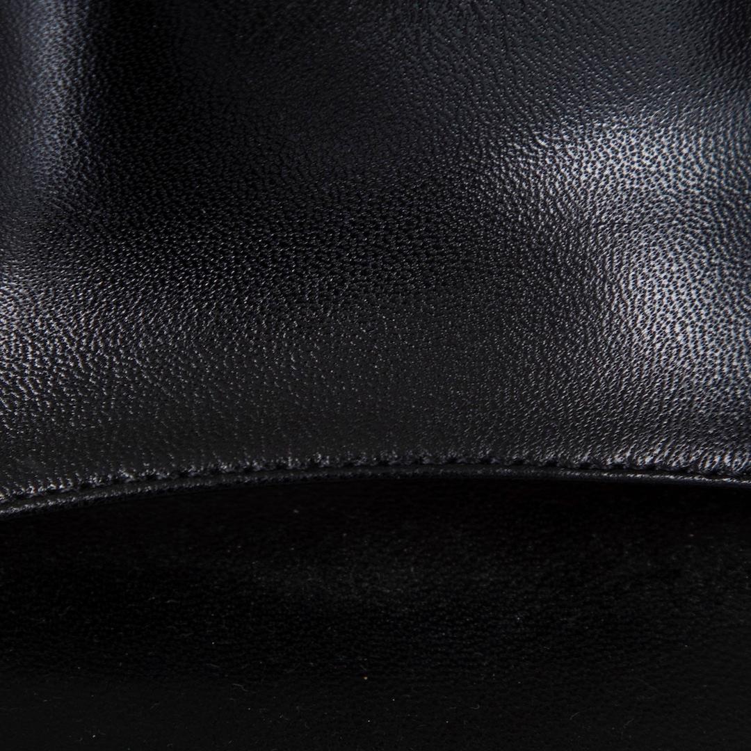Bottega Veneta Mules in pelle nera elasticizzata Taglia IT 36,5 in vendita 1