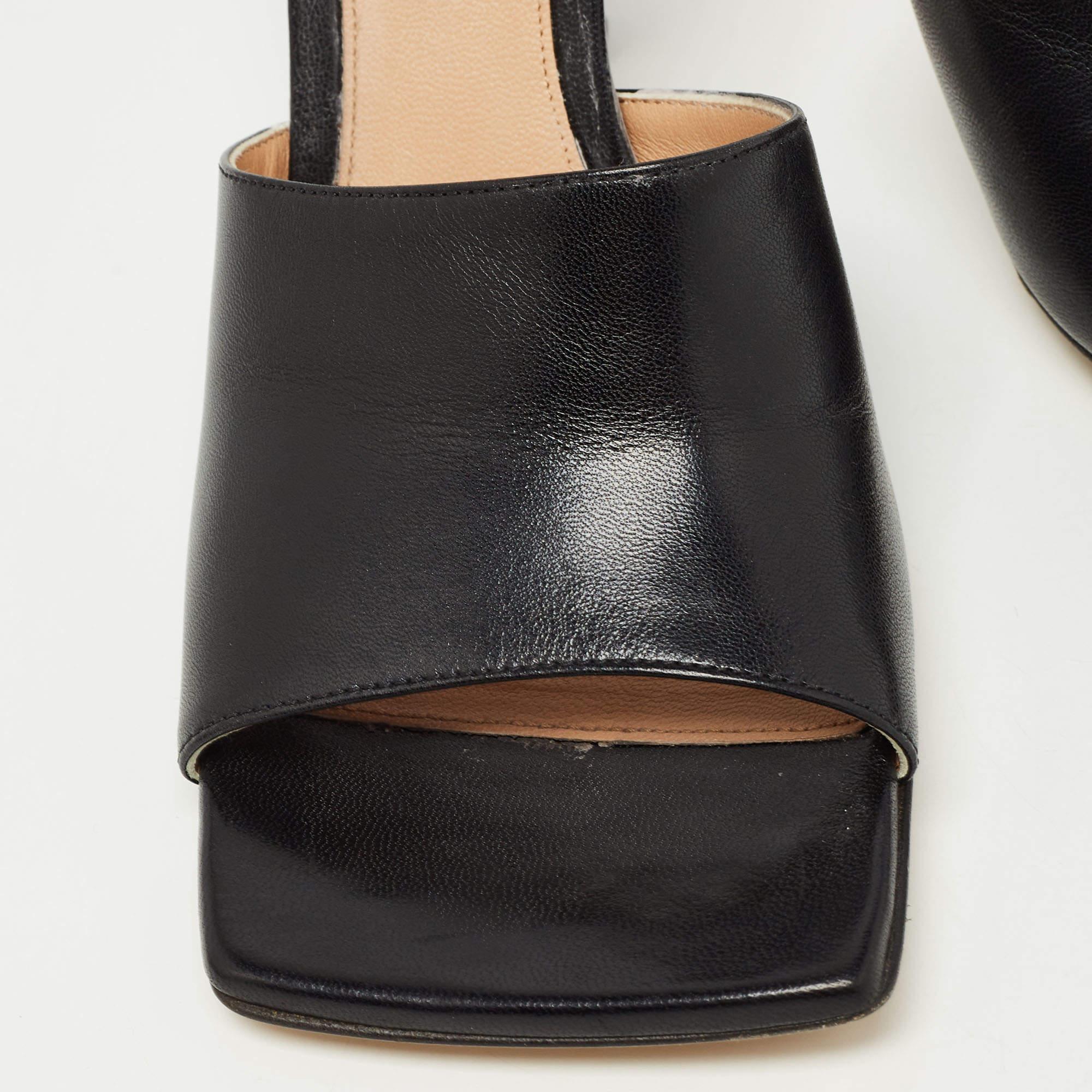 Bottega Veneta Schwarze Stretch Slide Sandalen aus Leder Größe 39,5 im Angebot 4