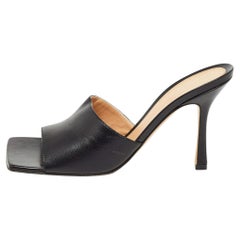 Bottega Veneta Schwarze Stretch Slide Sandalen aus Leder Größe 39,5