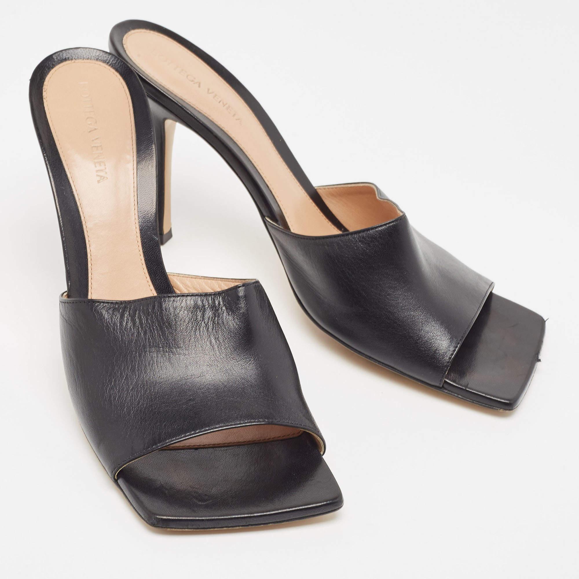Women's Bottega Veneta Black Leather Stretch Slide Sandals Size 41 For Sale