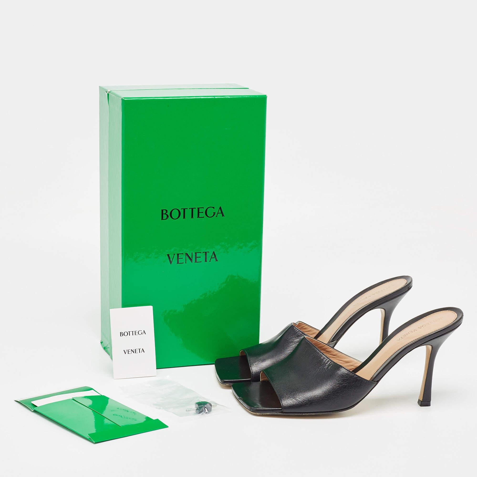 Bottega Veneta Black Leather Stretch Slide Sandals Size 41 For Sale 1
