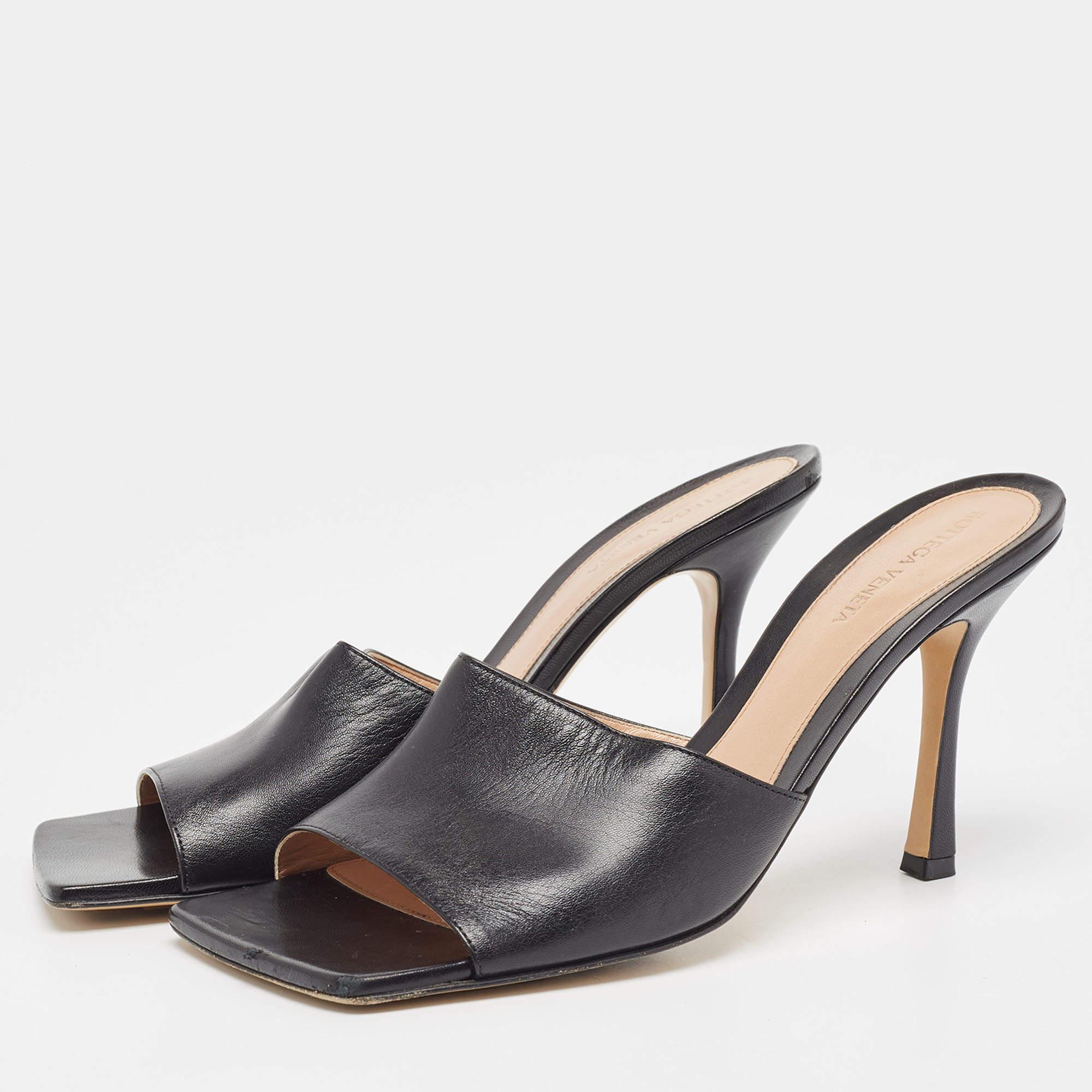 Bottega Veneta Black Leather Stretch Slide Sandals Size 41 For Sale 2