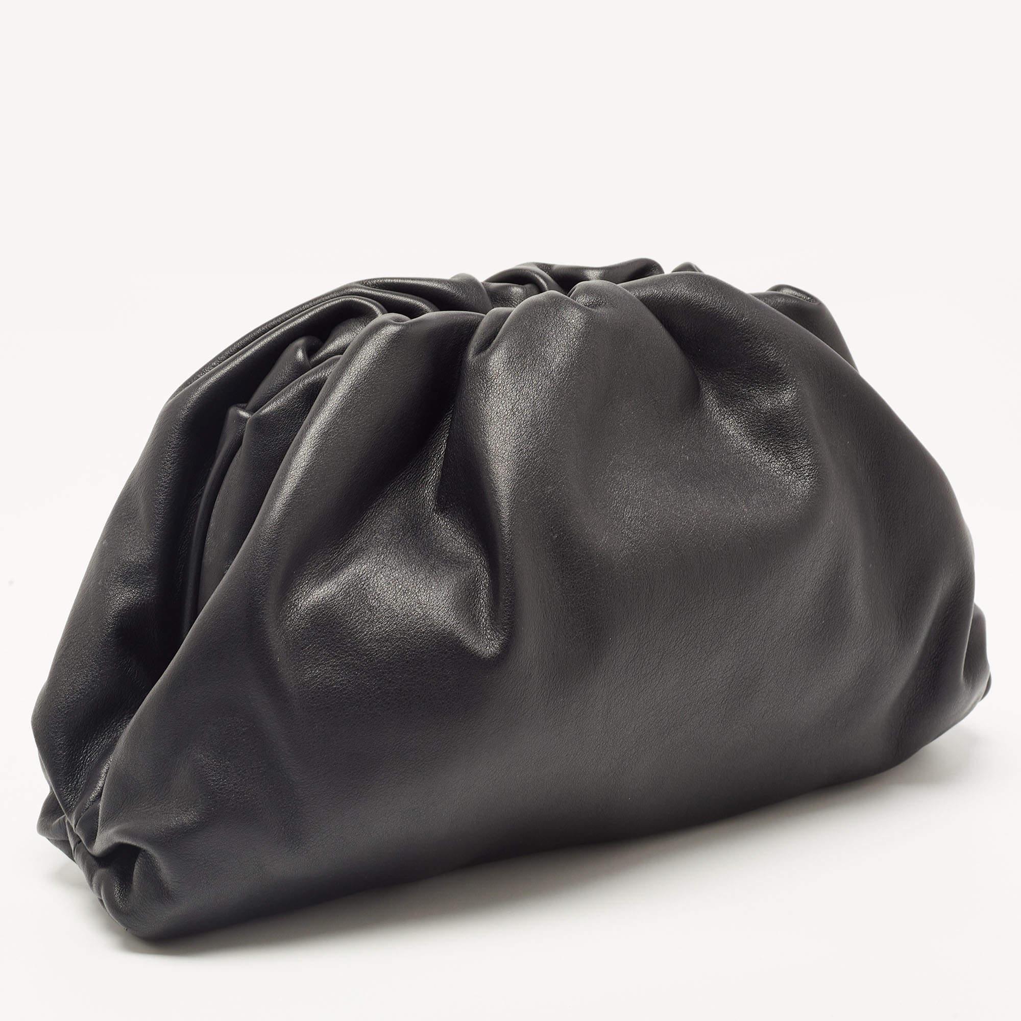 Women's Bottega Veneta Black Leather Teen Pouch Clutch