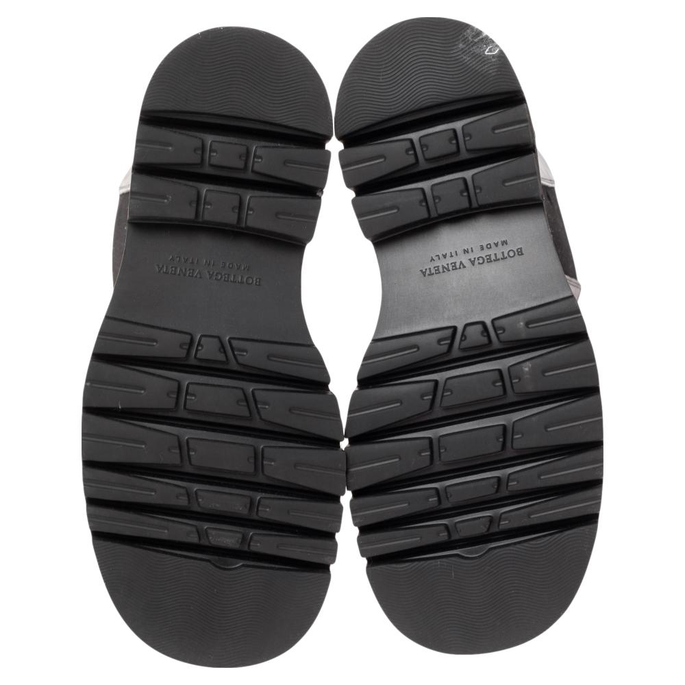 Bottega Veneta Black Leather Tire Mid Calf Boots Size 34 In Excellent Condition In Dubai, Al Qouz 2