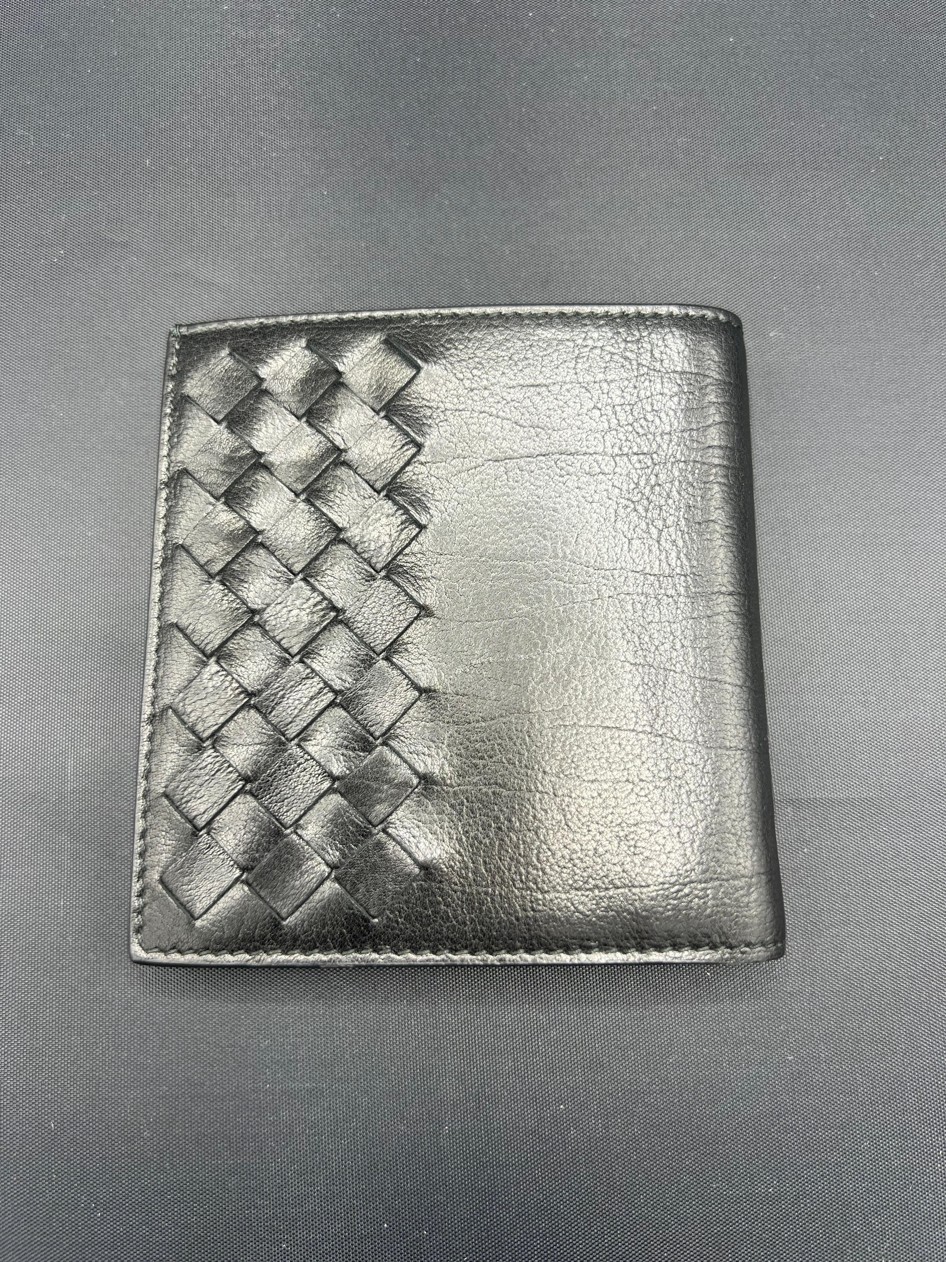 Bottega Veneta Black Leather Wallet  In Excellent Condition For Sale In Beverly Hills, CA