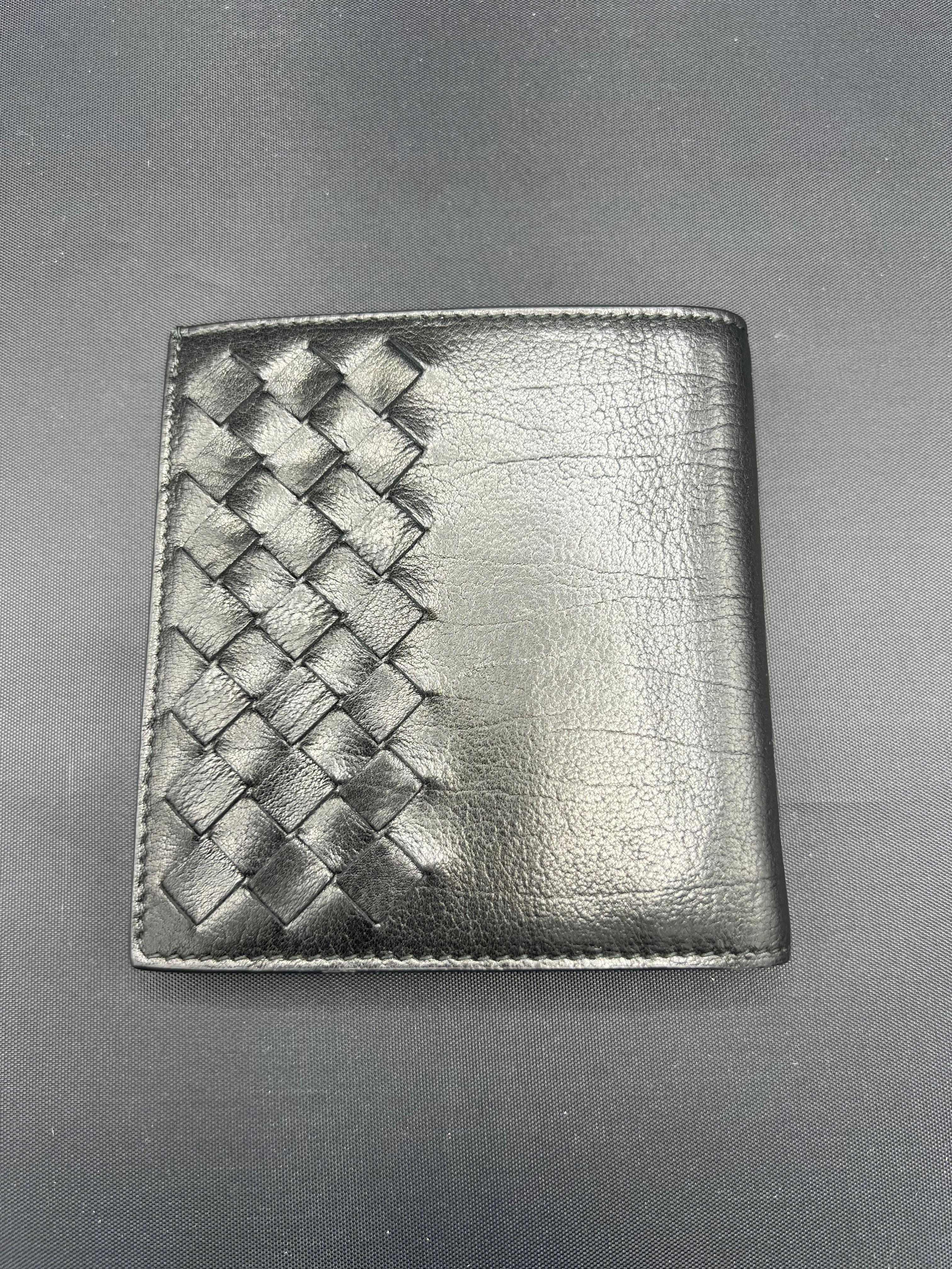 Bottega Veneta Black Leather Wallet In Excellent Condition In Beverly Hills, CA