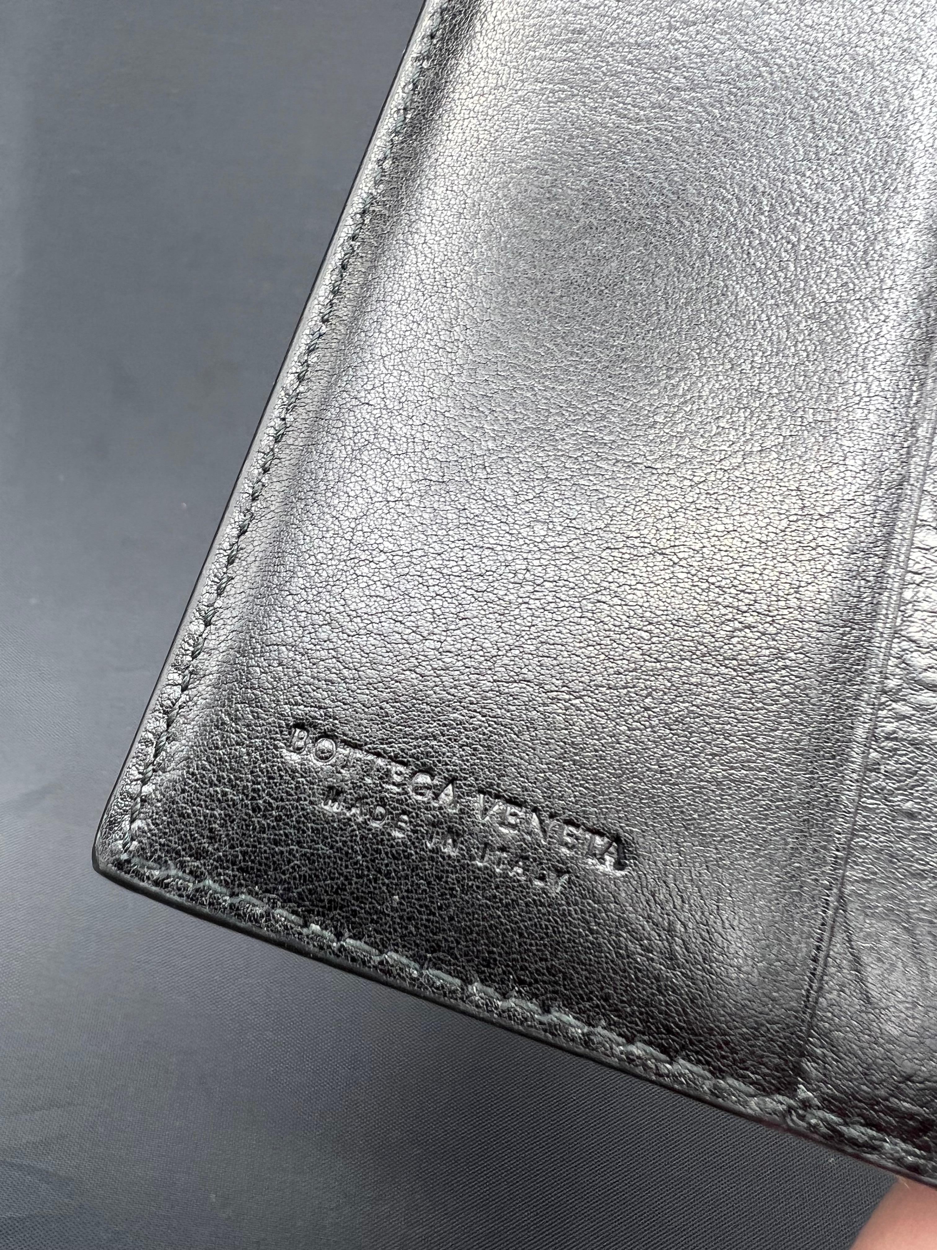 Women's or Men's Bottega Veneta Black Leather Wallet  For Sale