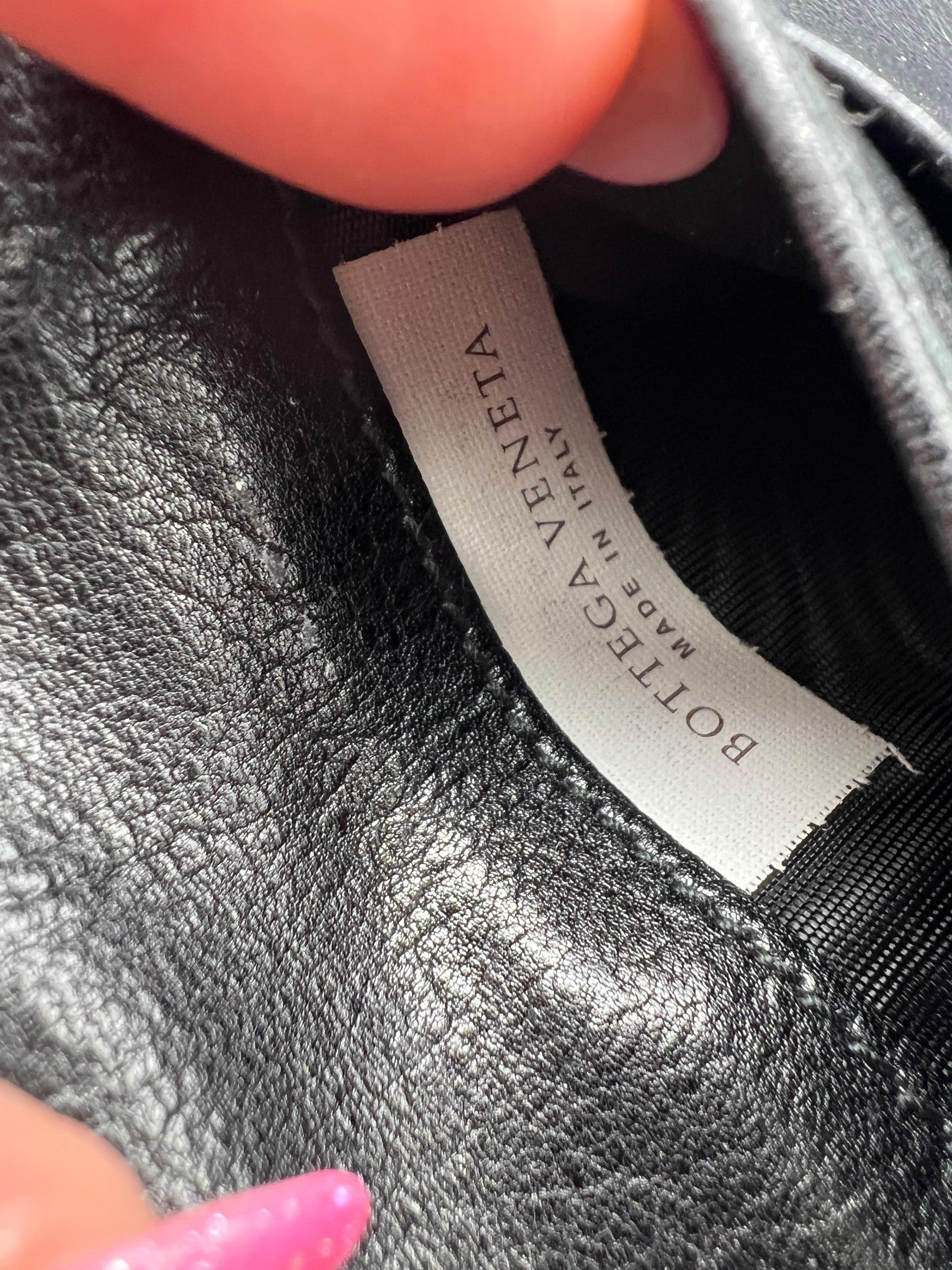 Bottega Veneta Black Leather Wallet 2