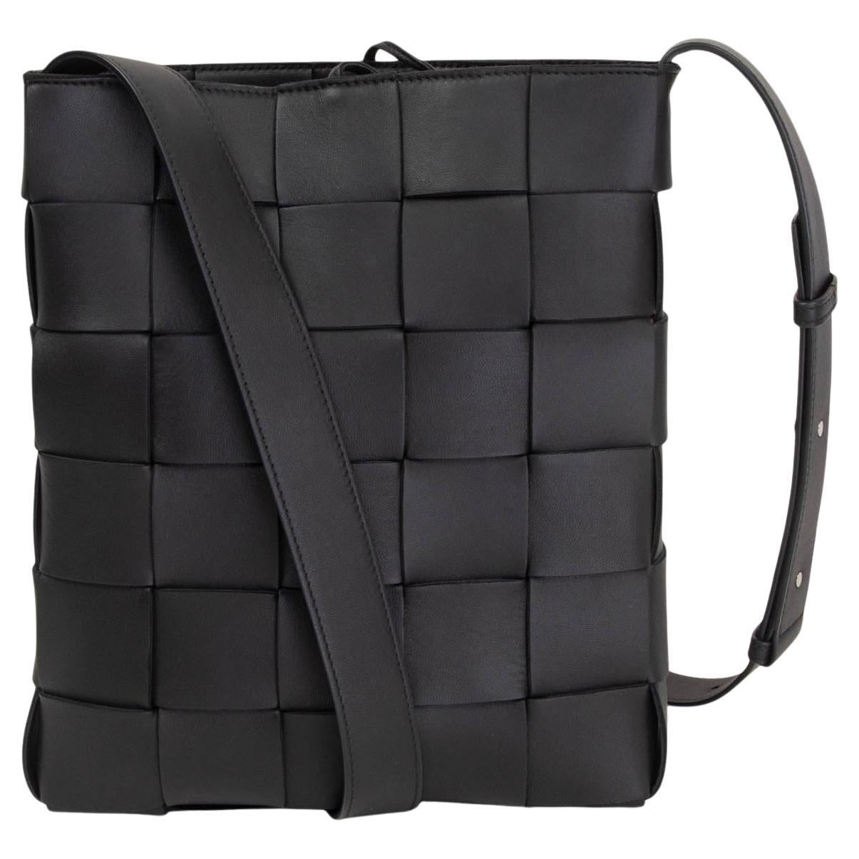BOTTEGA VENETA black MAXI INTRECCIATO leather 2021 CASSETTE Crossbody Bag