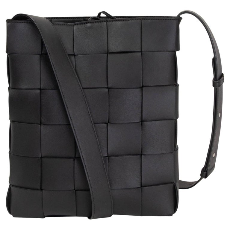 Bottega Veneta Black Maxi Intrecciato Leather 21 Cassette Crossbody Bag For Sale At 1stdibs