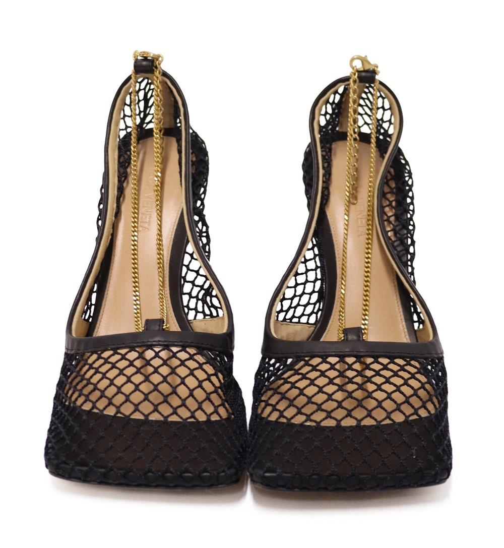 Bottega Veneta Black Mesh and Leather Stretch Pumps 90, with a gold-tone chain detailing.

Material: Leather.
Heel Height: 9cm
Size: EU 38.5
Overall Condition: New.