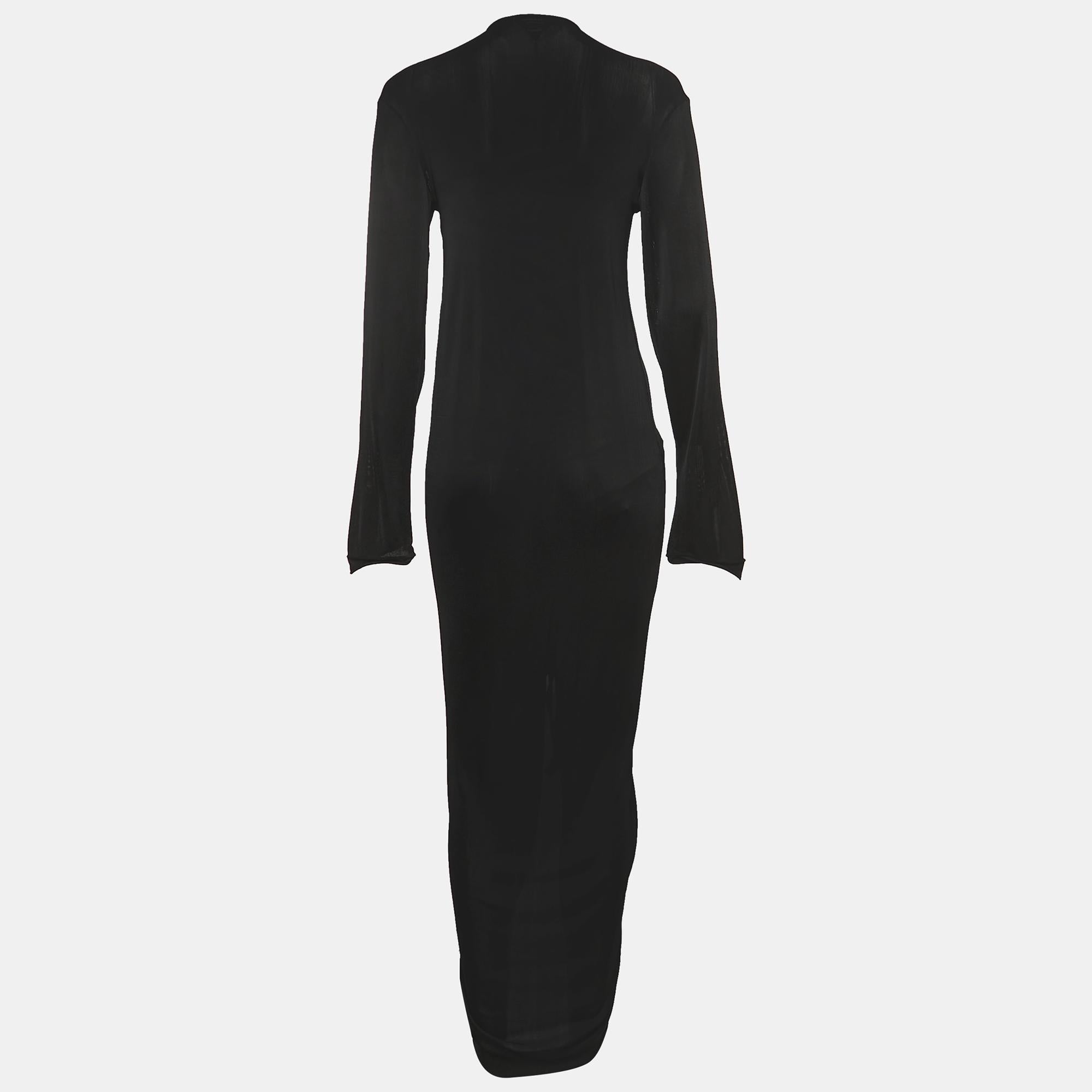 Exhibit a stylish look by wearing this beautiful designer Bottega Veneta dress. Tailored using fine fabric, this dress has a chic silhouette for a framing fit. Style the creation with chic accessories and pumps.

