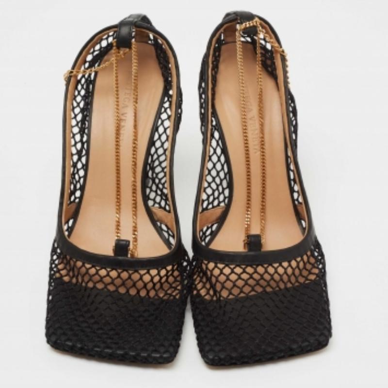 Bottega Veneta Pumps in maglia nera elasticizzata misura 38,5 In condizioni buone in vendita a Dubai, Al Qouz 2