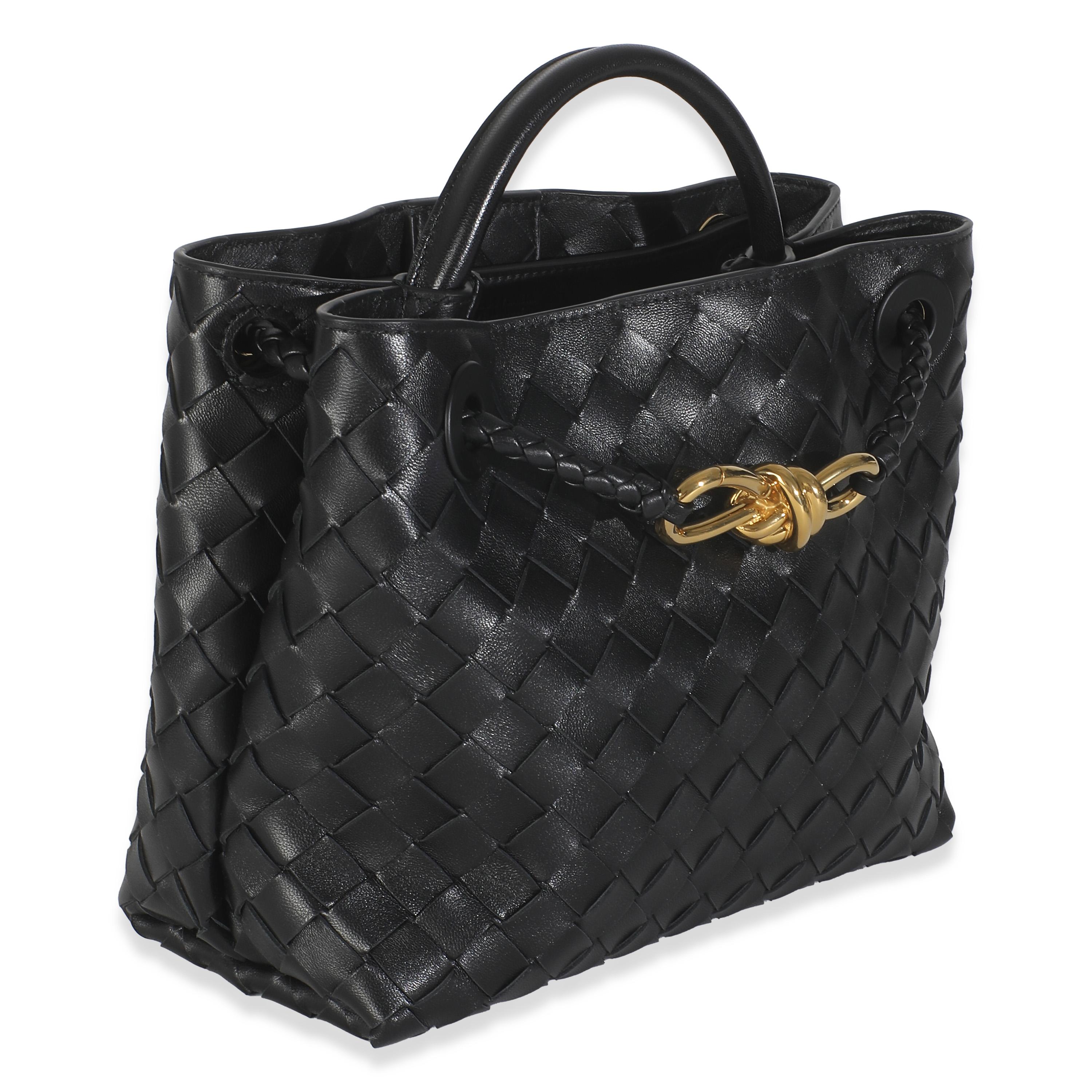 Bottega Veneta Black Nappa Intrecciato Small Andiamo Bag In Excellent Condition For Sale In New York, NY
