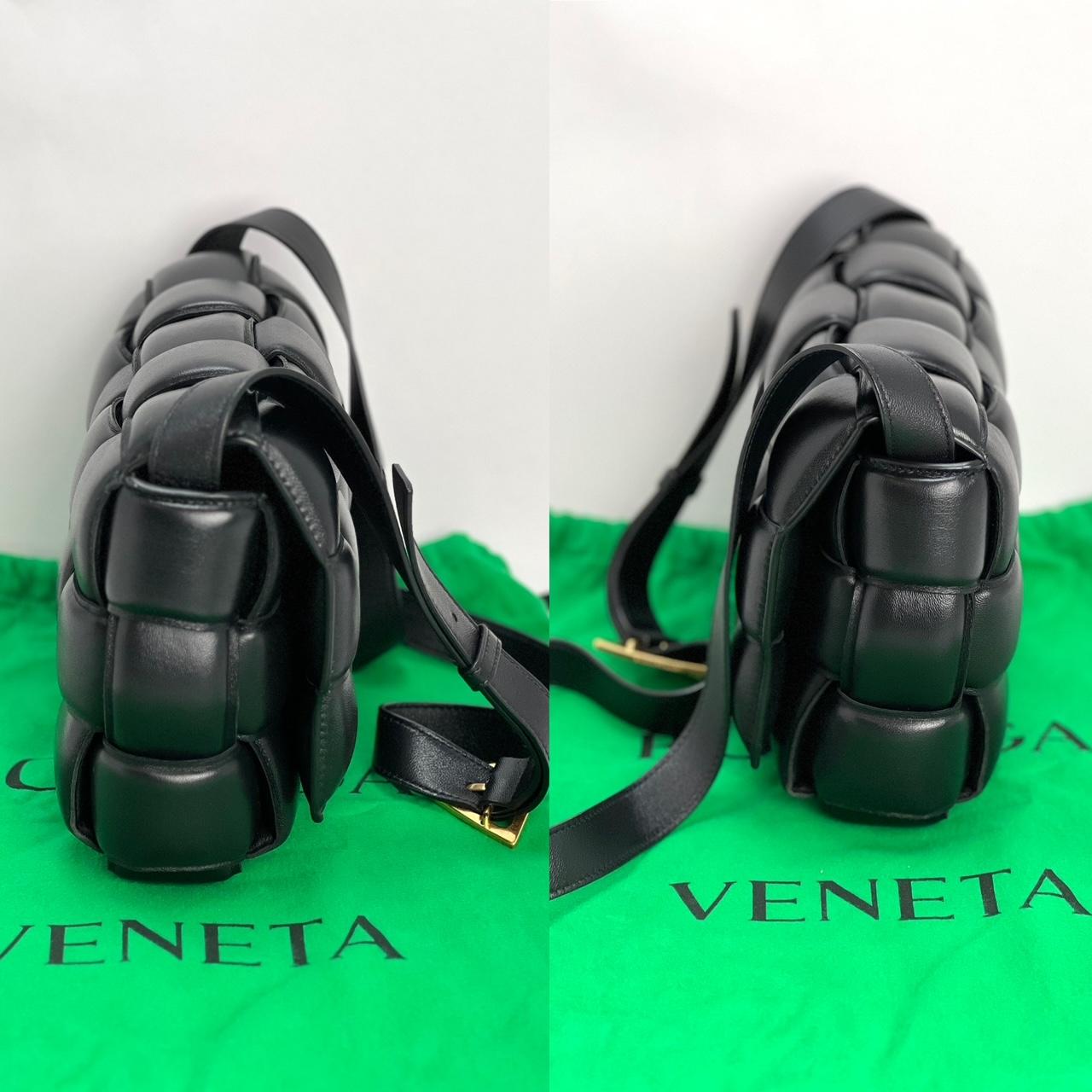 Bottega Veneta Black Nappa Maxi Intreccio Padded Cassette Crossbody Bag In Excellent Condition In Freehold, NJ