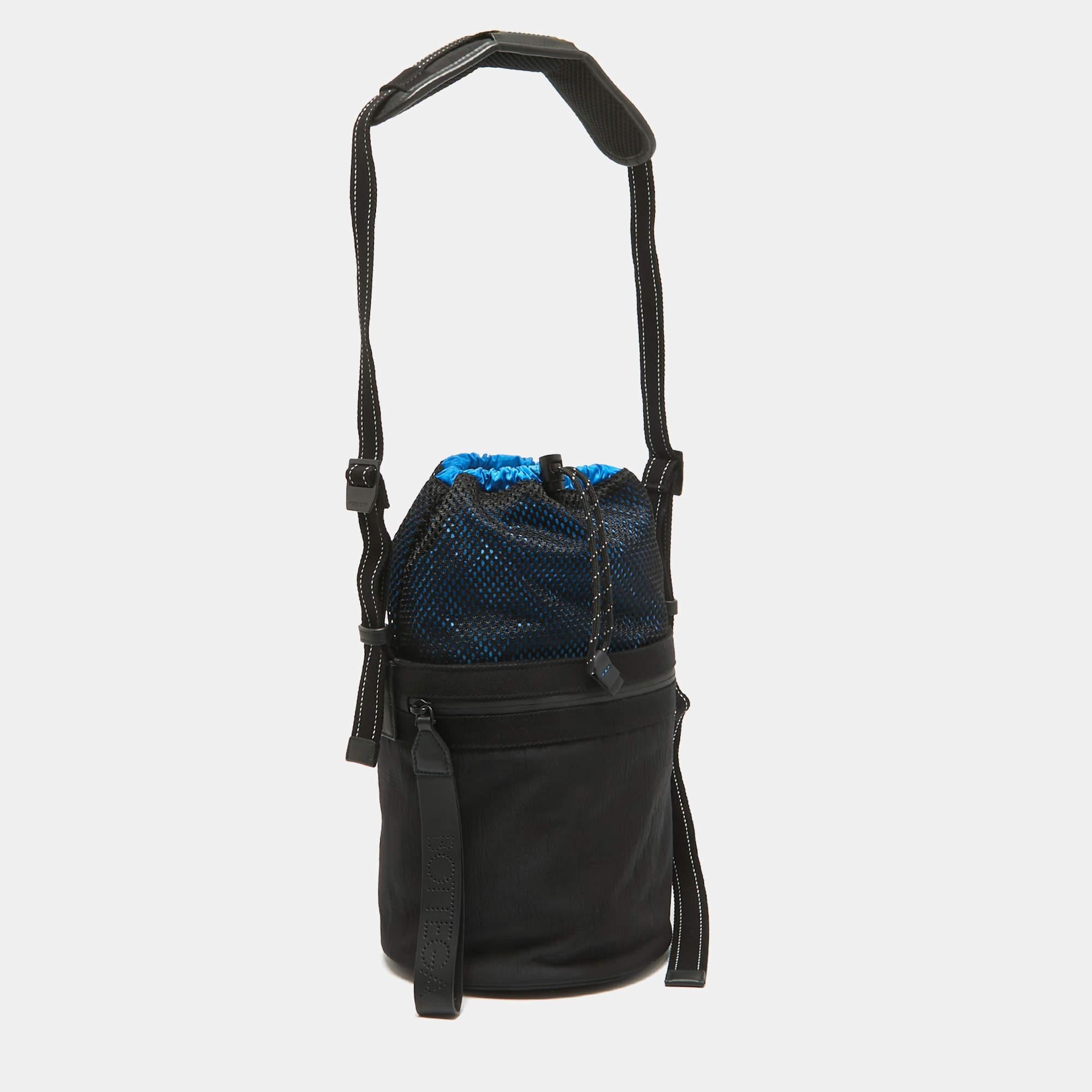 Bottega Veneta Bolso Cubo Papel Nylon Negro en Nuevo Estado en Dubai, Al Qouz 2