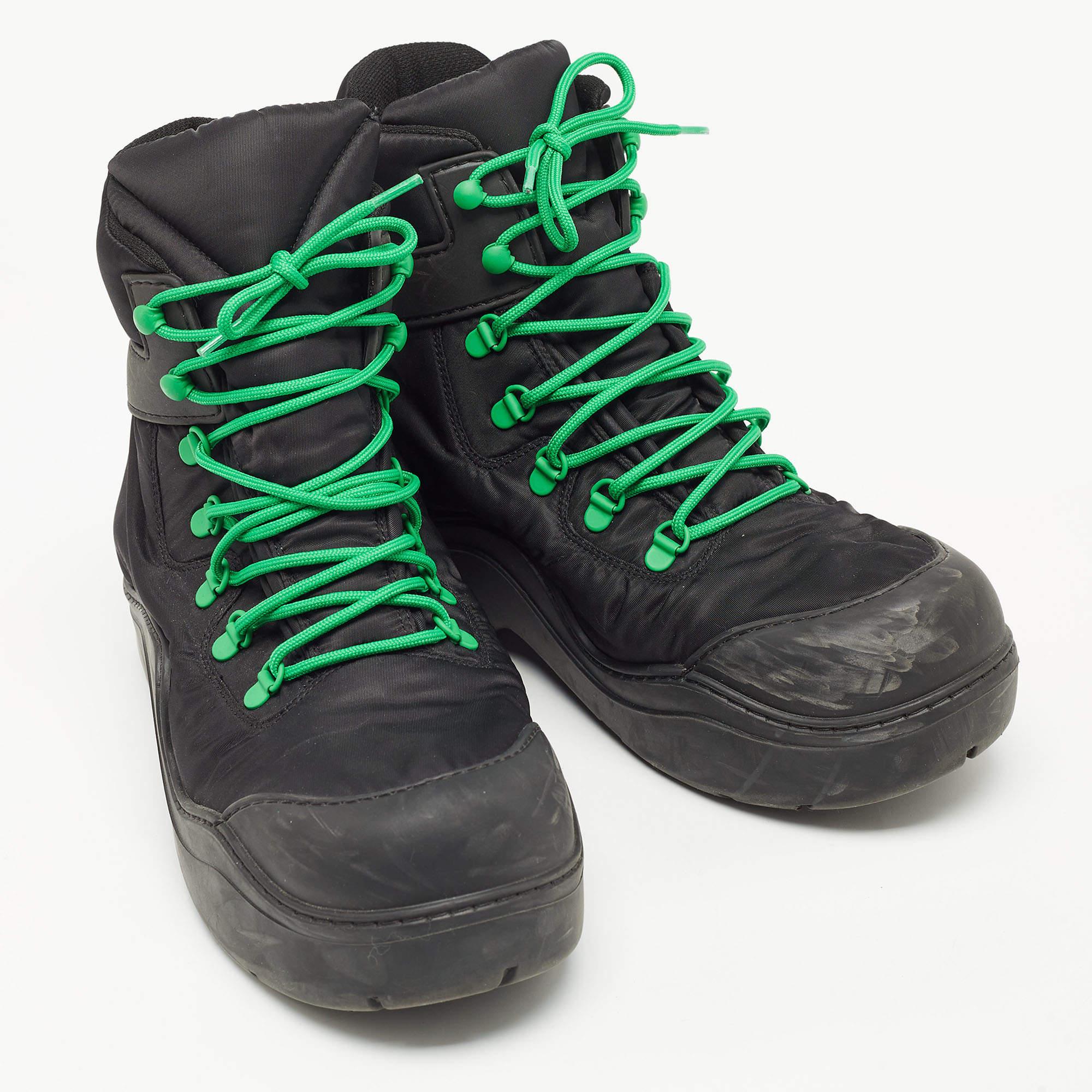 Bottega Veneta Black Nylon Puddle Bomber Boots Size 42 In Good Condition For Sale In Dubai, Al Qouz 2