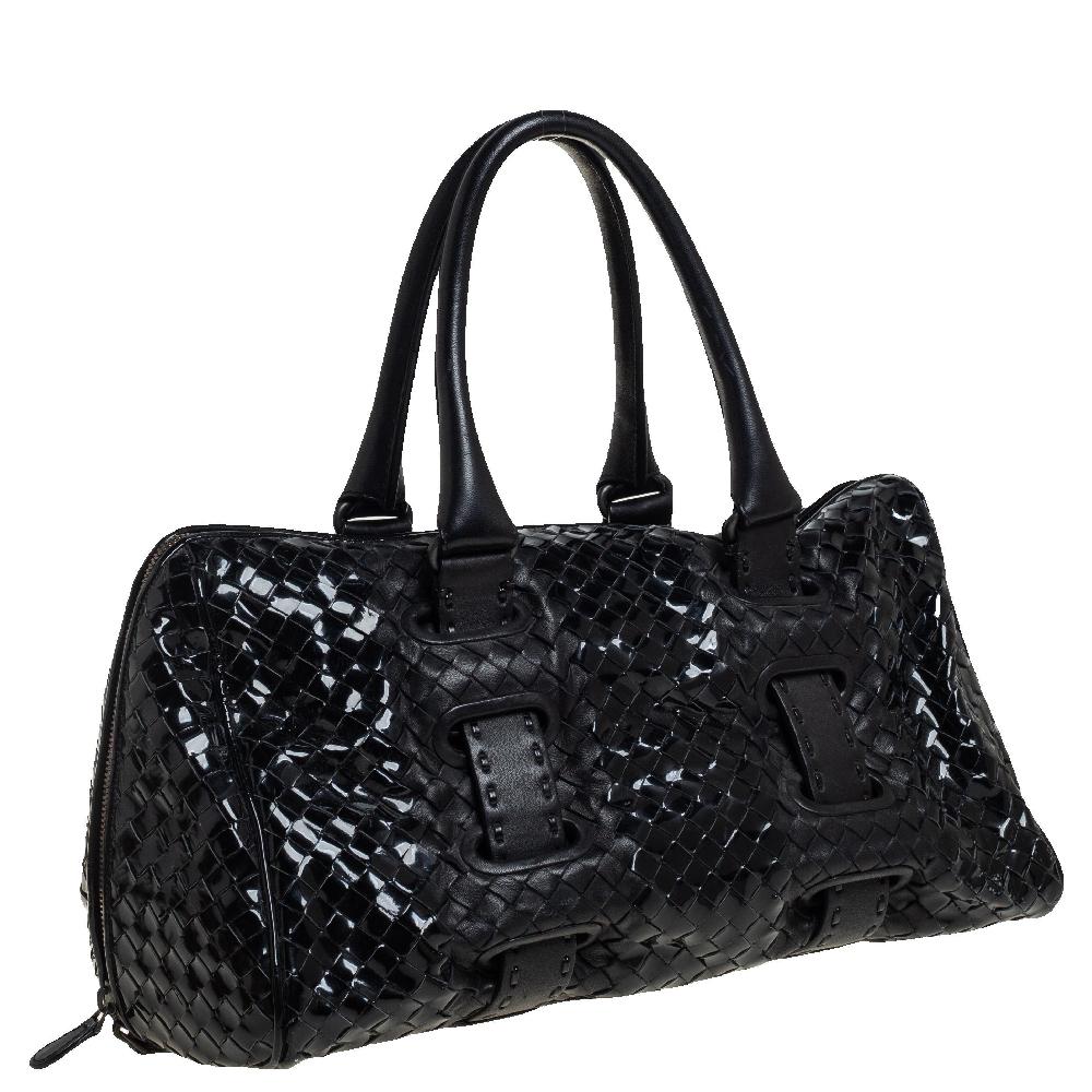  Bottega Veneta Black Patent Intrecciato Leather Boston Bag In Fair Condition In Dubai, Al Qouz 2