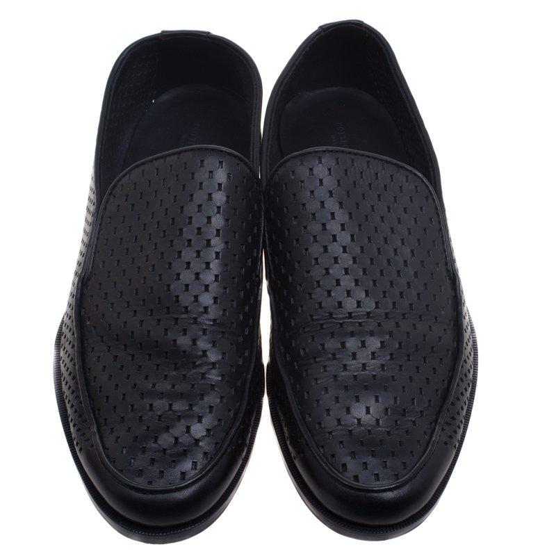 This pair of black Bottega Veneta loafers combines comfort with style. Crafted from quality leather in Italy, they carry an edgy silhouette and feature perforated details with a leather lined insole housing the brand label. These loafers can be