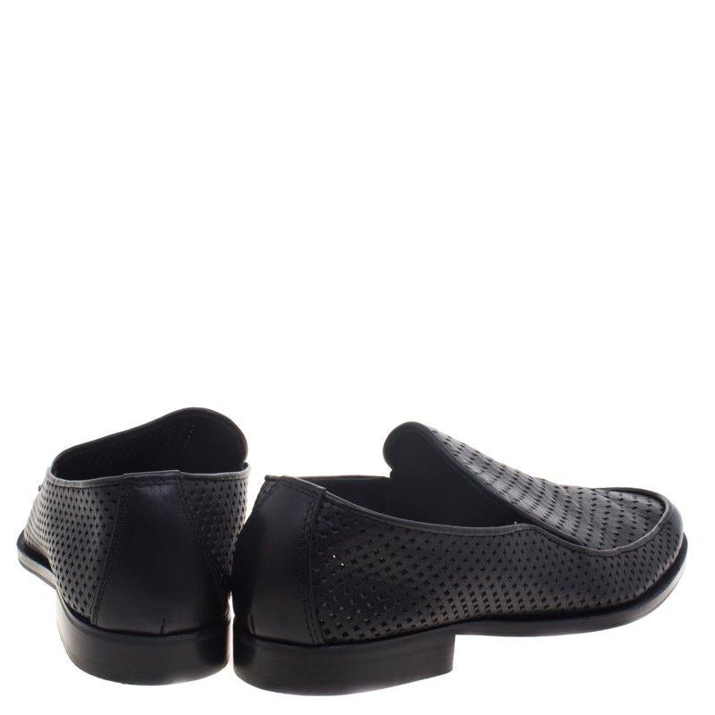 Bottega Veneta Black Perforated Leather Loafers Size 43 In Good Condition In Dubai, Al Qouz 2