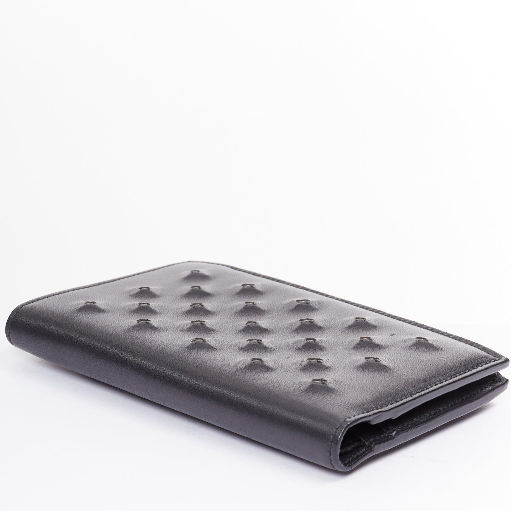 BOTTEGA VENETA black pierced stud details rectangular bifold purse wallet In condizioni buone in vendita a Hong Kong, NT