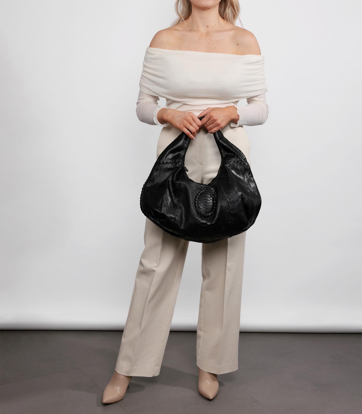 Bottega Veneta Bolso Hobo Croqueta Vientre Pitón Negro 3
