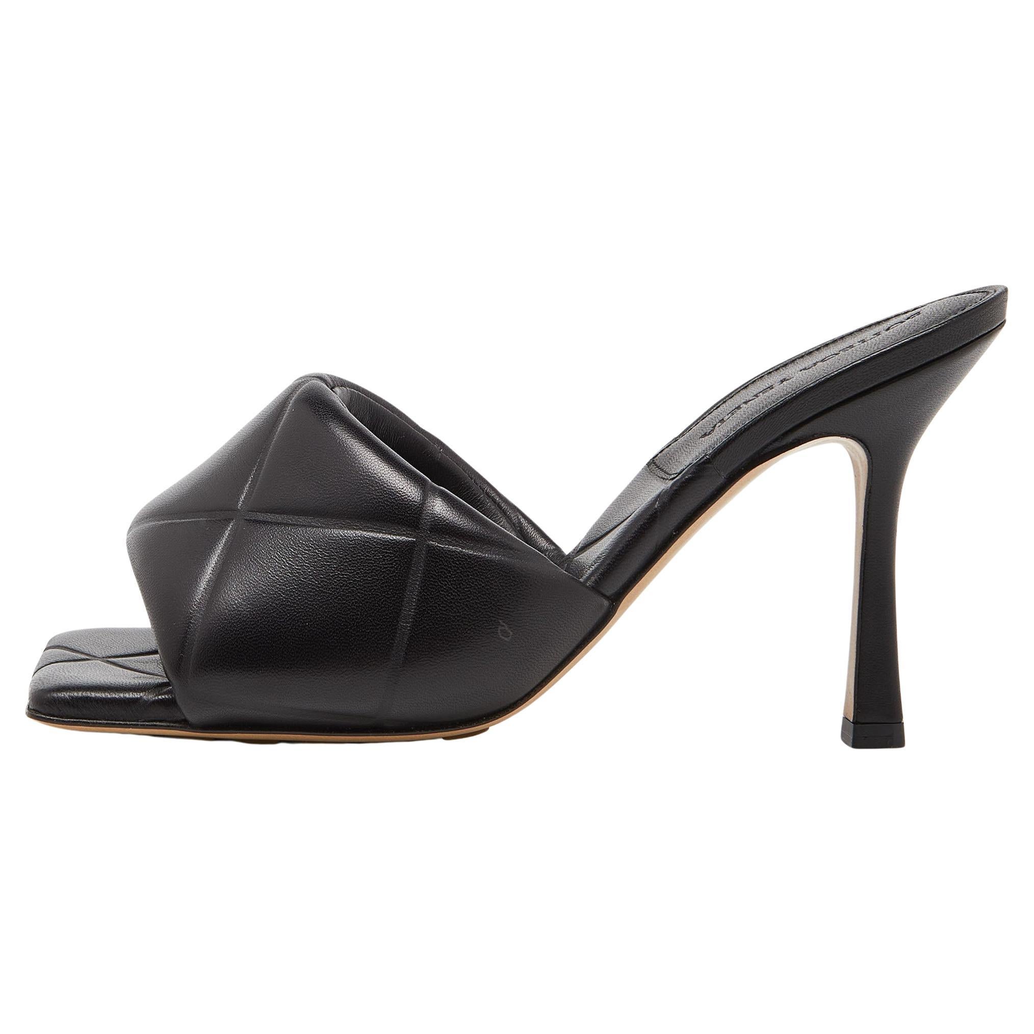 Bottega Veneta Black Quilted Leather Lido Slide Sandals Size 38 For Sale