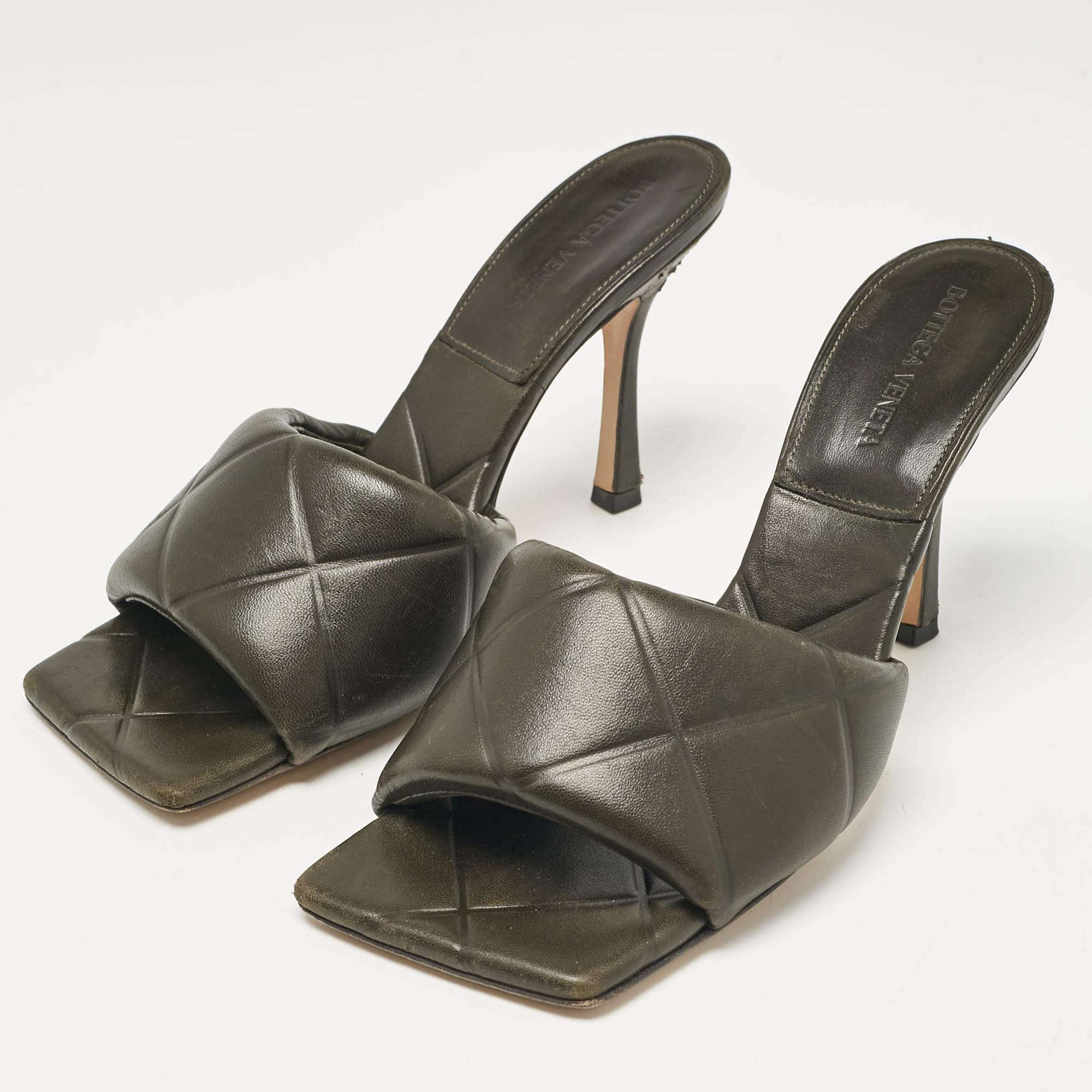 These sandals will offer you both luxury and comfort. Made from quality materials  they come in a versatile shade and are equipped with comfortable insoles.