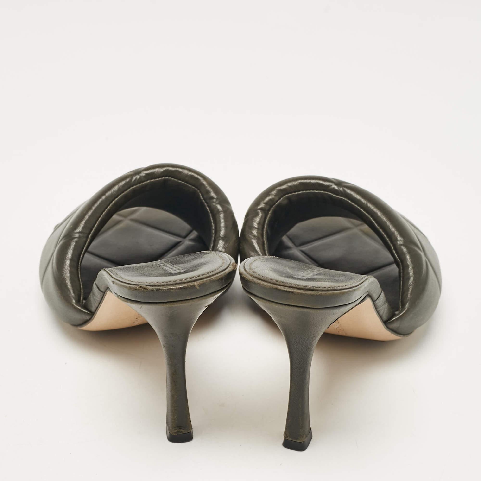 Bottega Veneta Black Quilted Leather Slide Sandals Size 40.5 For Sale 1