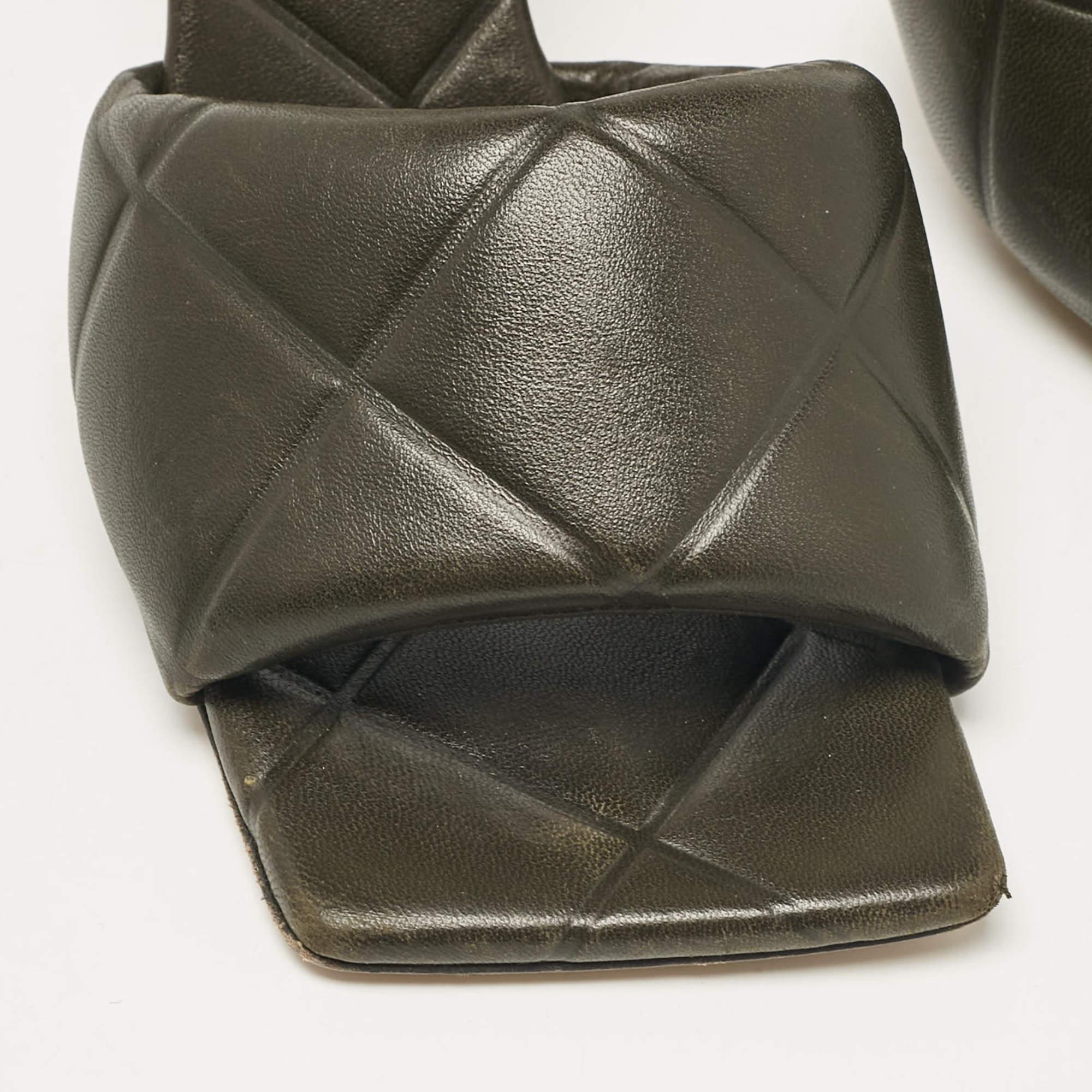 Bottega Veneta Black Quilted Leather Slide Sandals Size 40.5 For Sale 3