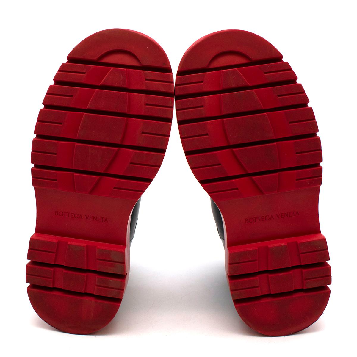 Bottega Veneta Black & Red Leather Tire Boots - Us size 9 For Sale 1