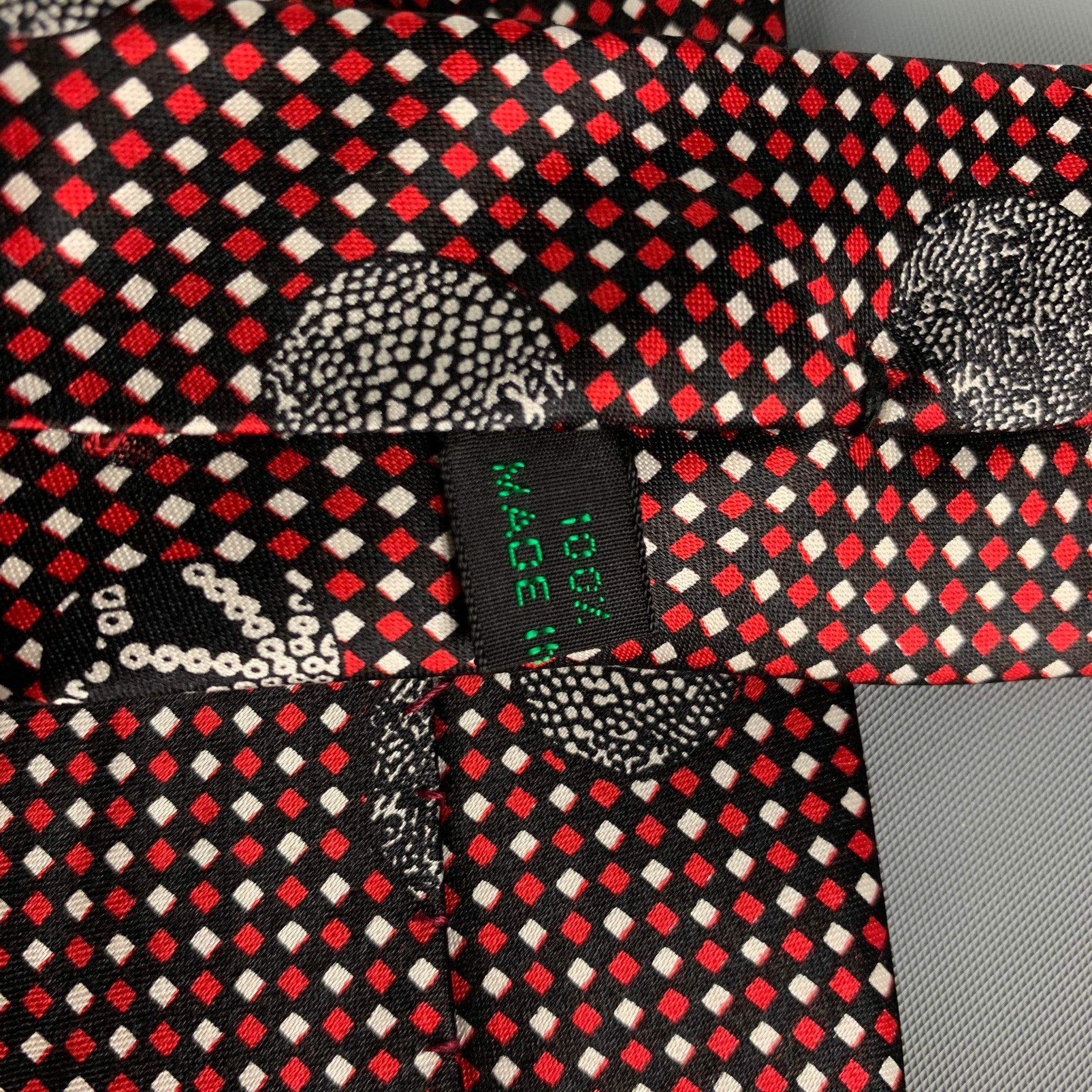 BOTTEGA VENETA Black Red Print Silk Tie In Good Condition For Sale In San Francisco, CA