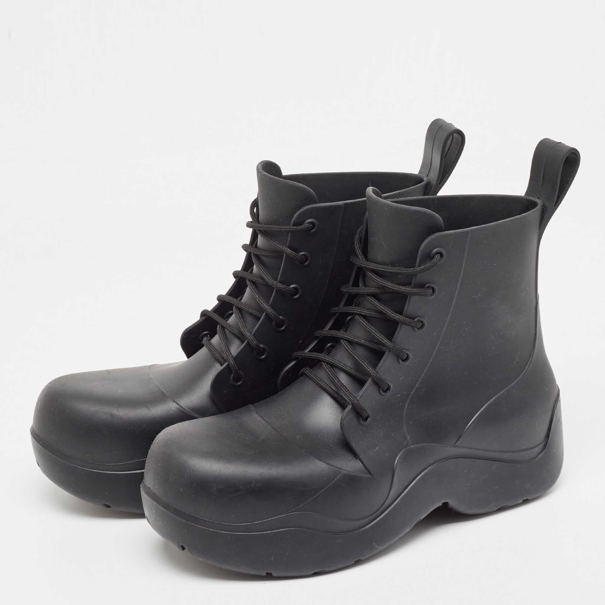 Women's Bottega Veneta Black Rubber Lace Up Puddle Boots Size 41 For Sale