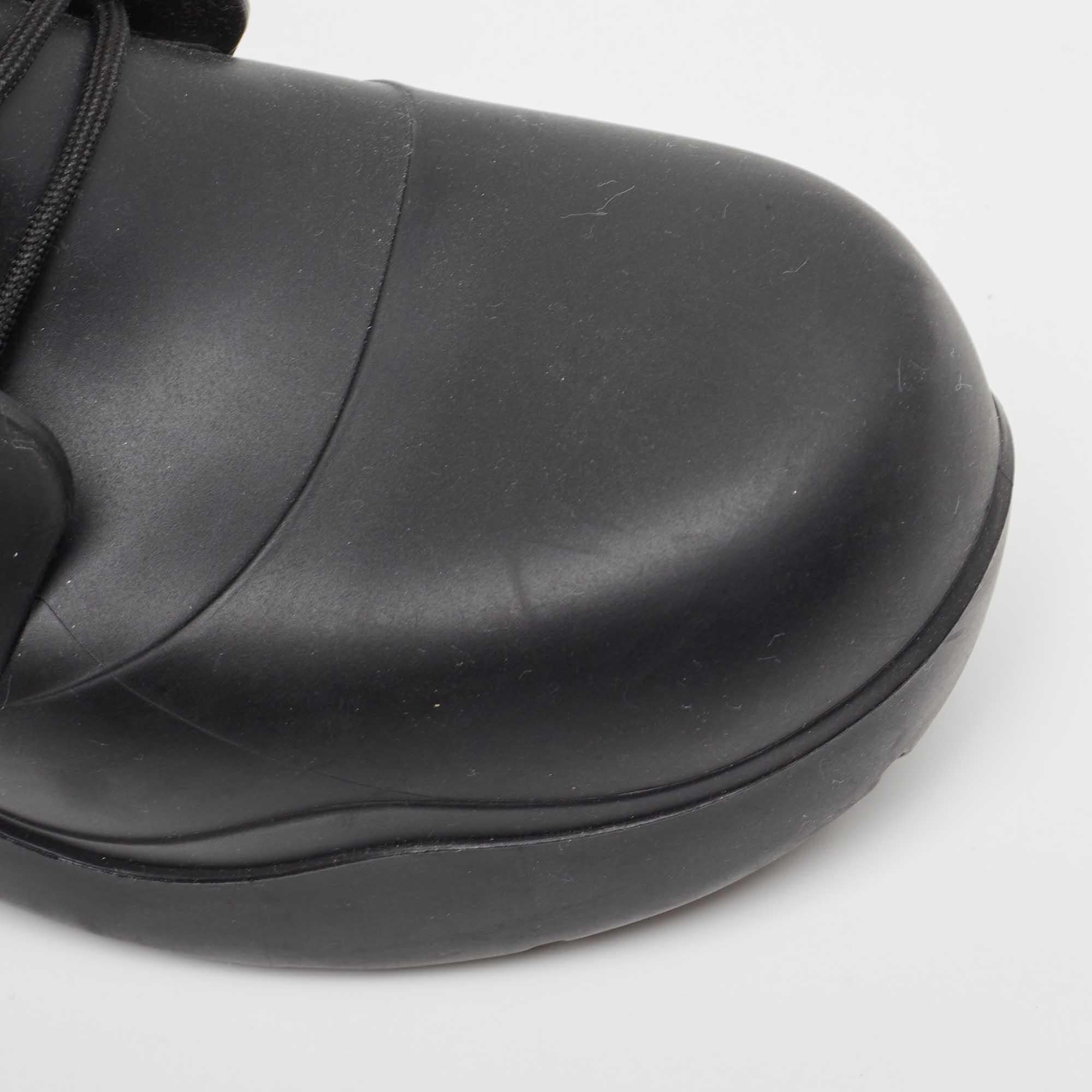Bottega Veneta Black Rubber Lace Up Puddle Boots Size 41 For Sale 3