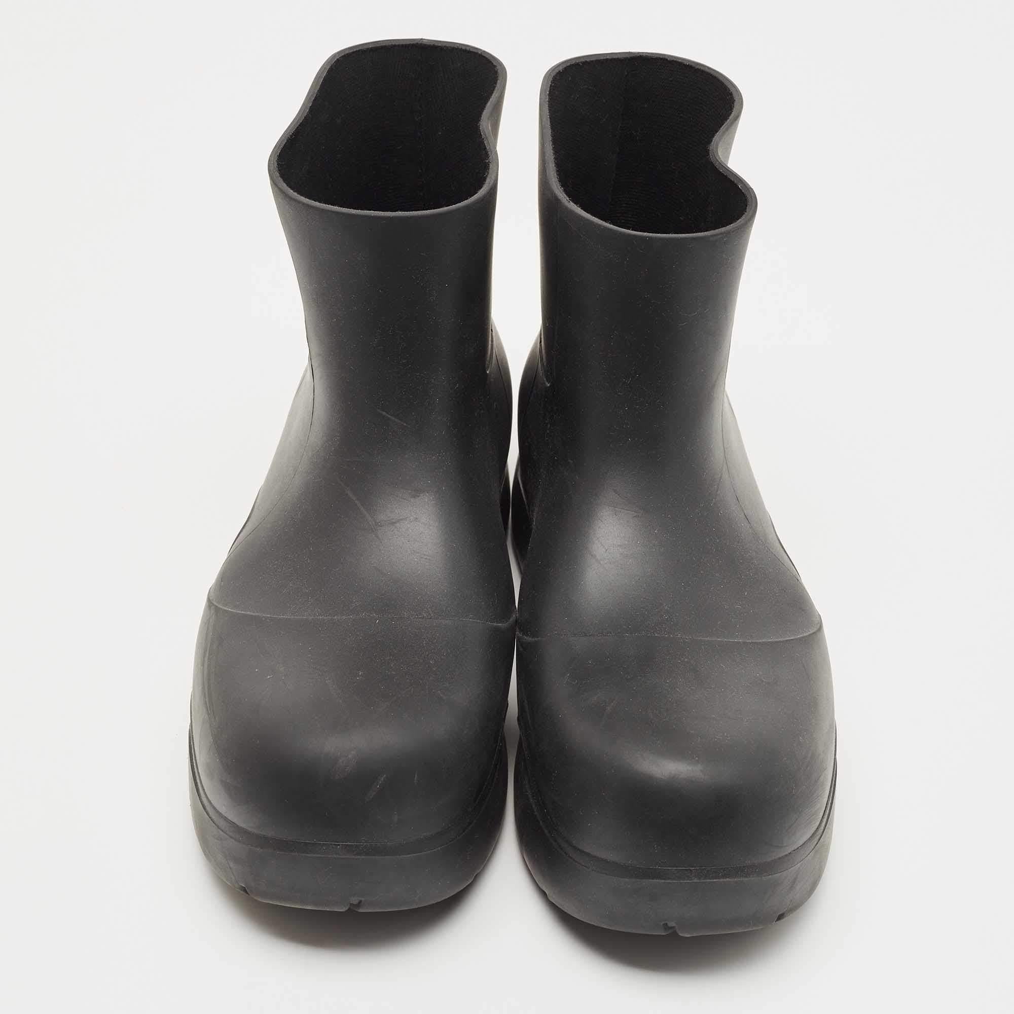 Disfruta de los días más fashion con estas elegantes botas. De diseño y fabricación modernos, están pensados para que te sientas cómoda y elegante

