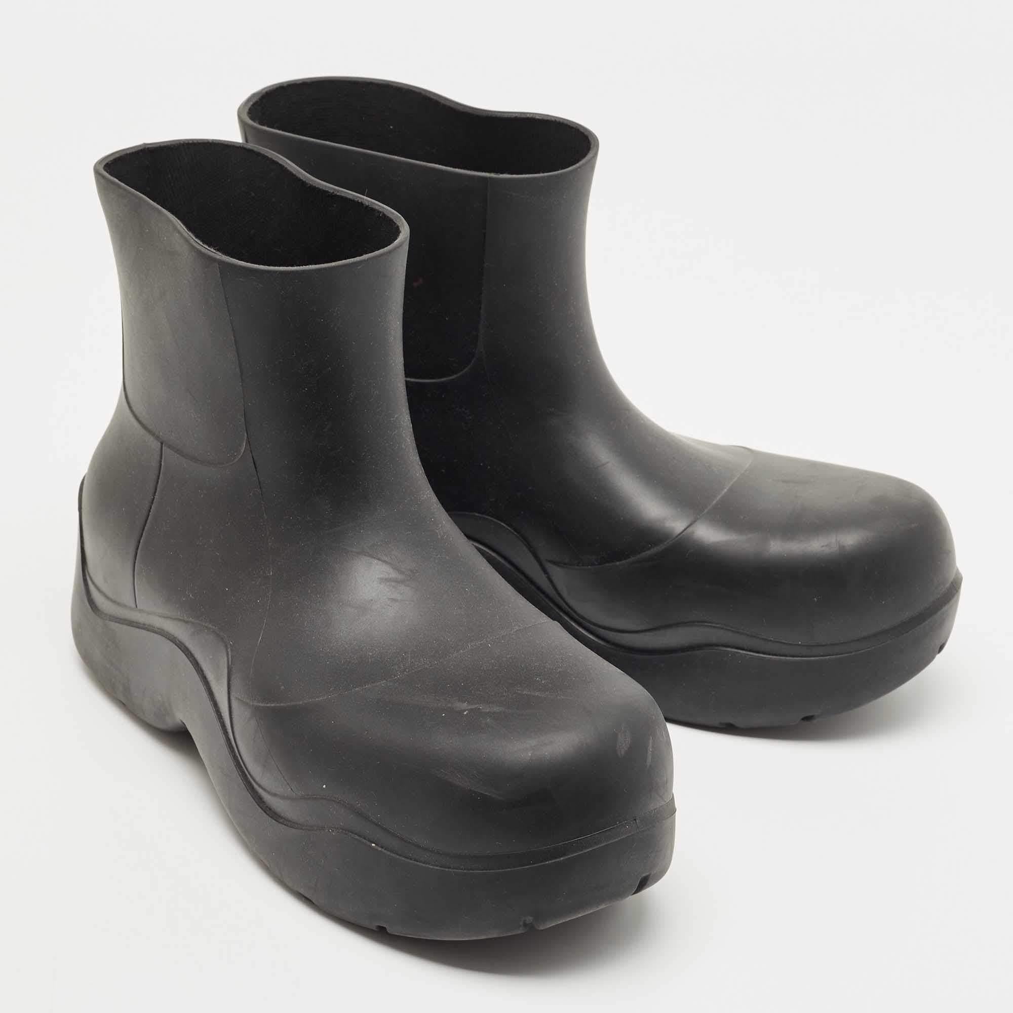 Bottega Veneta Black Rubber Puddle Ankle Boot Size 42 For Sale 1