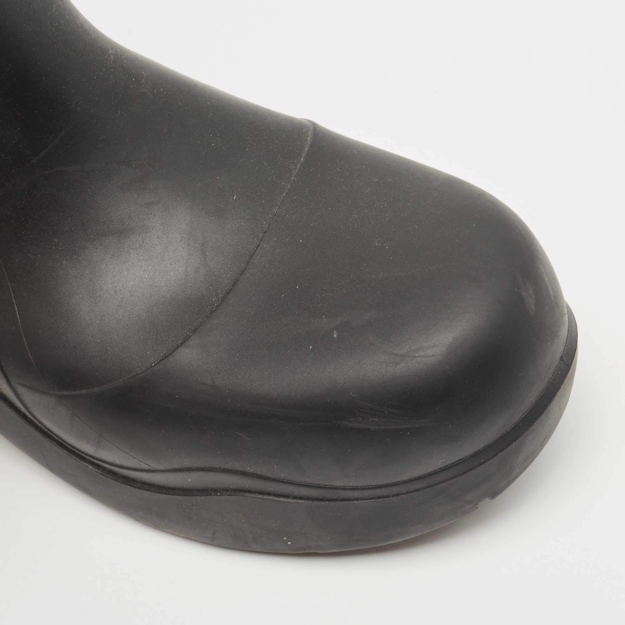 Botín Bottega Veneta Negro Caucho Charco Talla 42 en venta 2