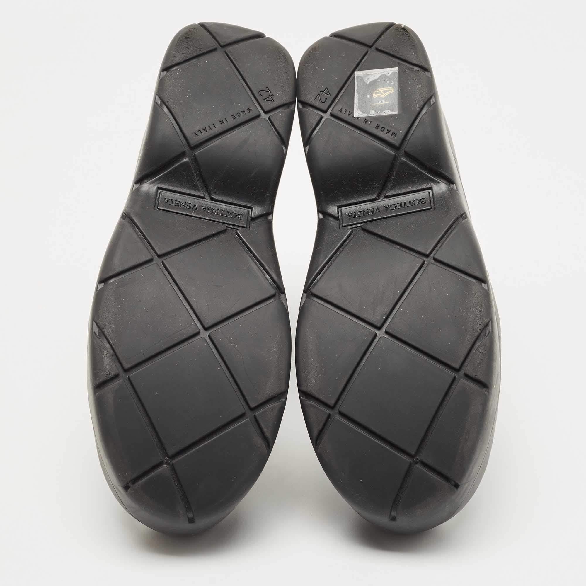 Bottega Veneta Black Rubber Puddle Ankle Boot Size 42 For Sale 4