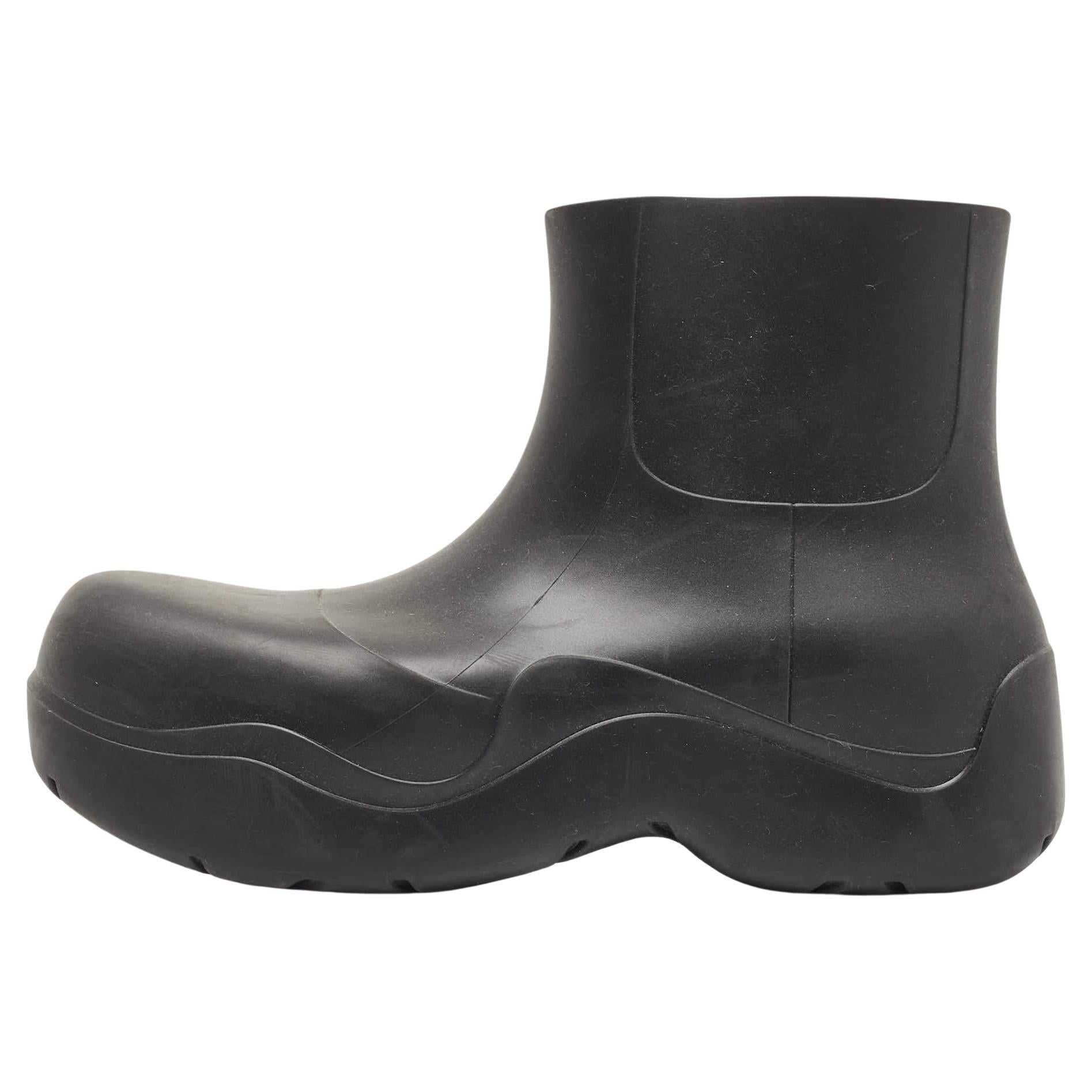 Bottega Veneta Black Rubber Puddle Ankle Boot Size 42 For Sale