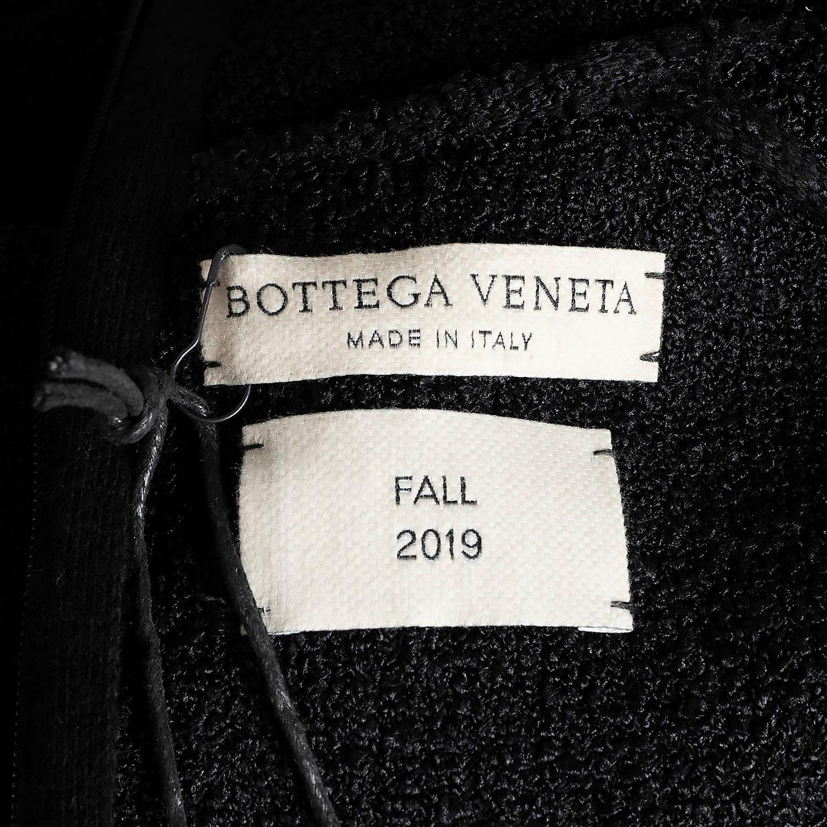 BOTTEGA VENETA Robe noire en soie noire 2019 CHAIN TRIM TURTLENECK BOUCLE Robe 36 XS en vente 1