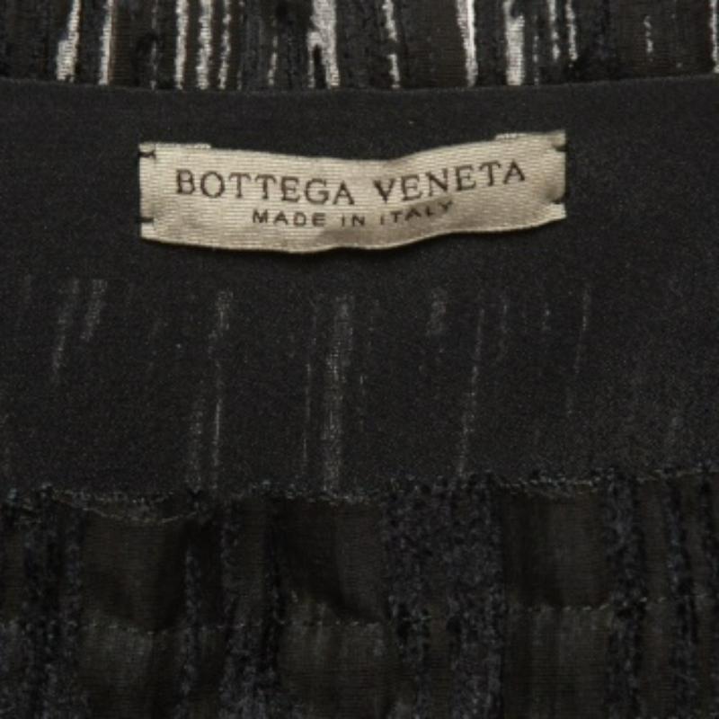Bottega Veneta - Vestito midi nero in misto seta con pizzo a pieghe L.L.A. In condizioni buone in vendita a Dubai, Al Qouz 2