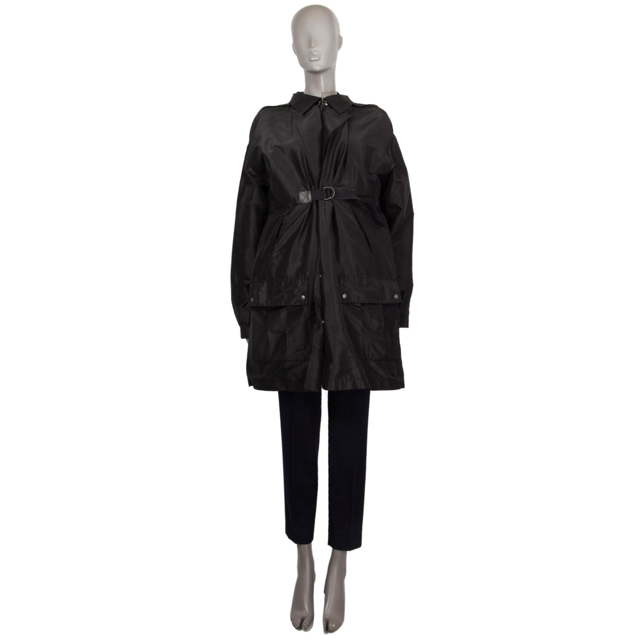 authentic Bottega Veneta coat in black silk (100%) with a leather detail adjustable buckle on the front, two front slit pockets and two large frontal pockets. Closes on the front with snap buttons and its cuffs close with a zipper and a snap button.