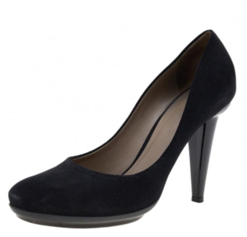 Bottega Veneta Bombas de plataforma de ante negro y charol talla 40.5 en Bastante bueno estado para la venta en Dubai, Al Qouz 2